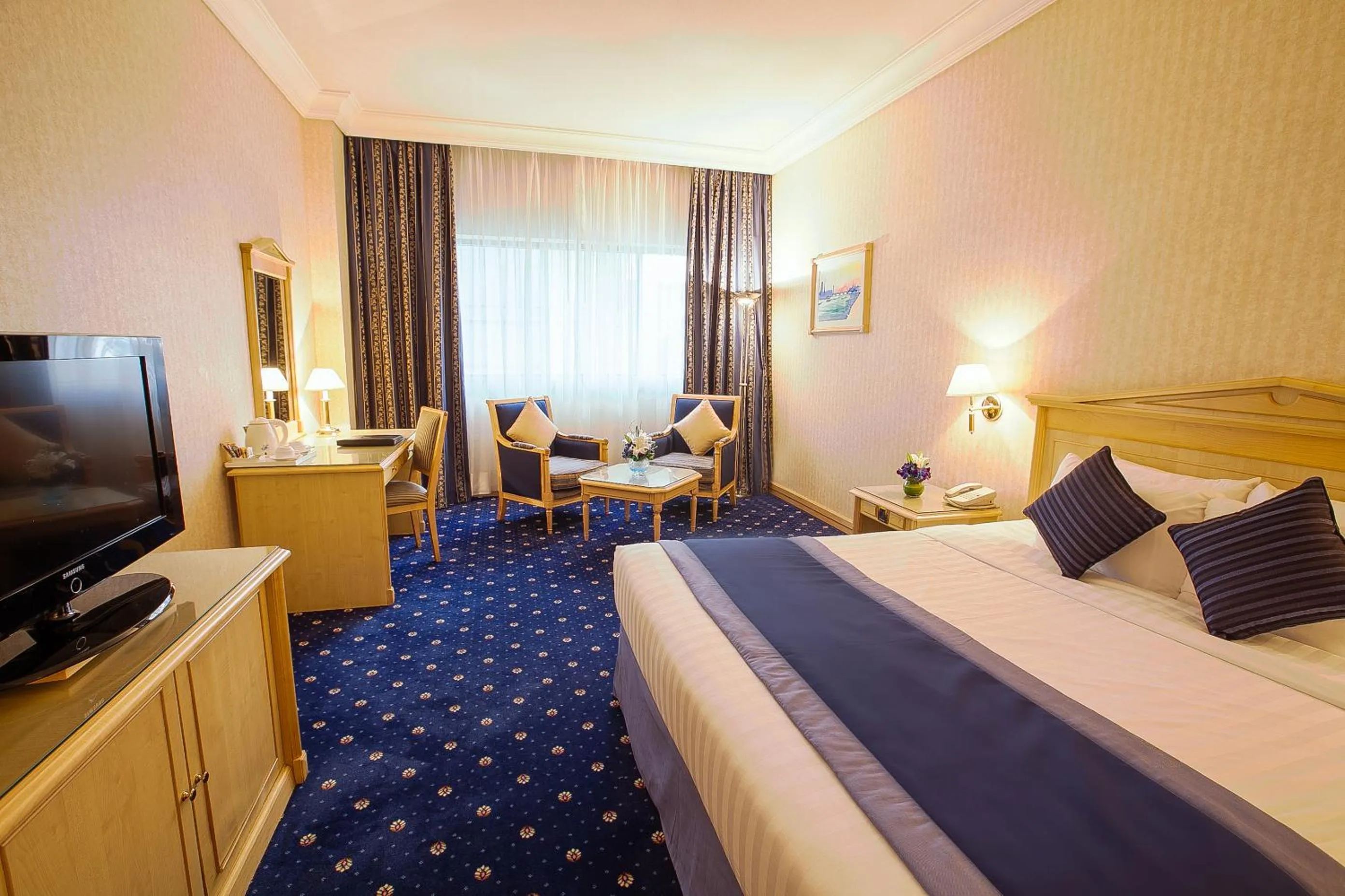 Bed in Capitol Hotel Jumeirah Dubai