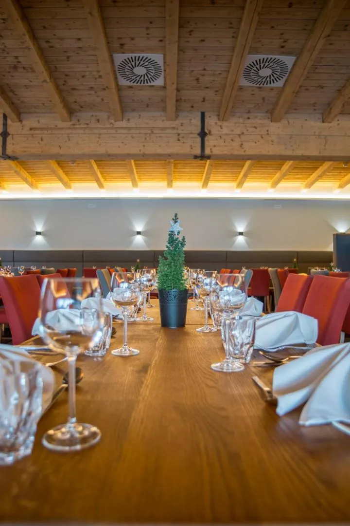 Restaurant/places to eat in Hotel Gasthof Hirschentenne