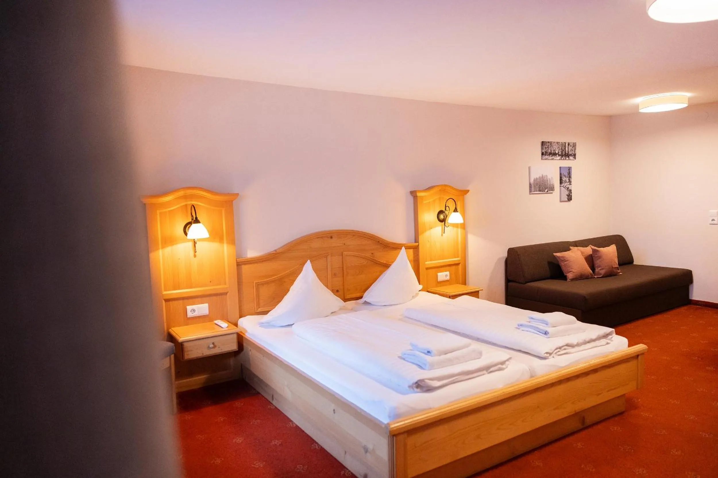 Photo of the whole room, Bed in Hotel Gasthof Hirschentenne