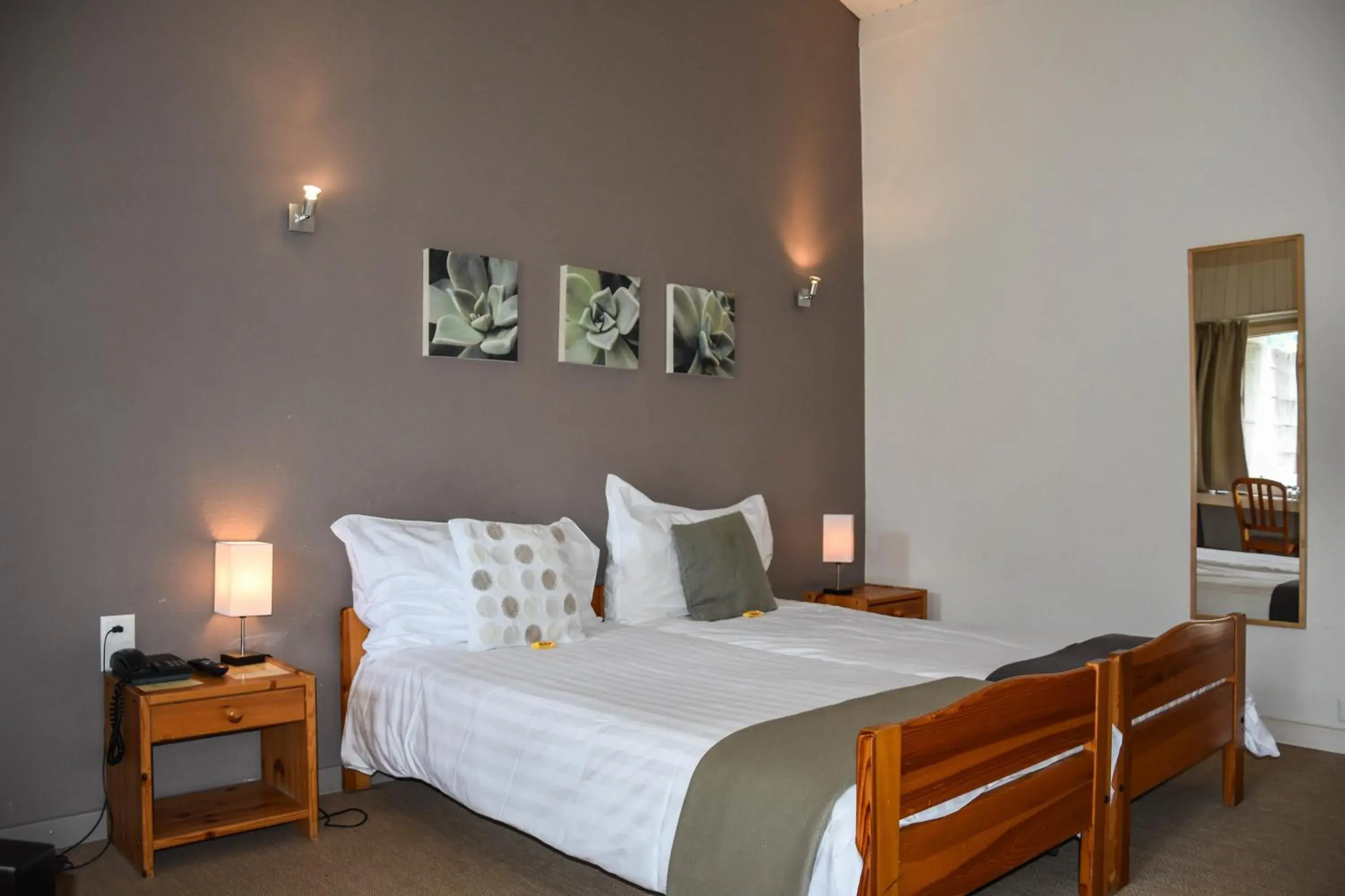 Single Room in Hôtel Restaurant Le Saint-Christophe Single Room in Hôtel Restaurant Le Saint-Christophe