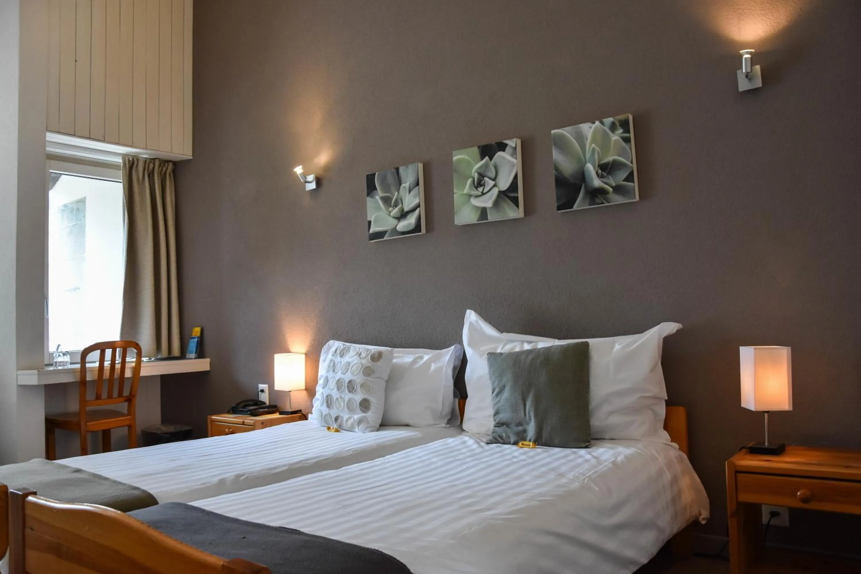 Photo of the whole room, Bed in Hôtel Restaurant Le Saint-Christophe