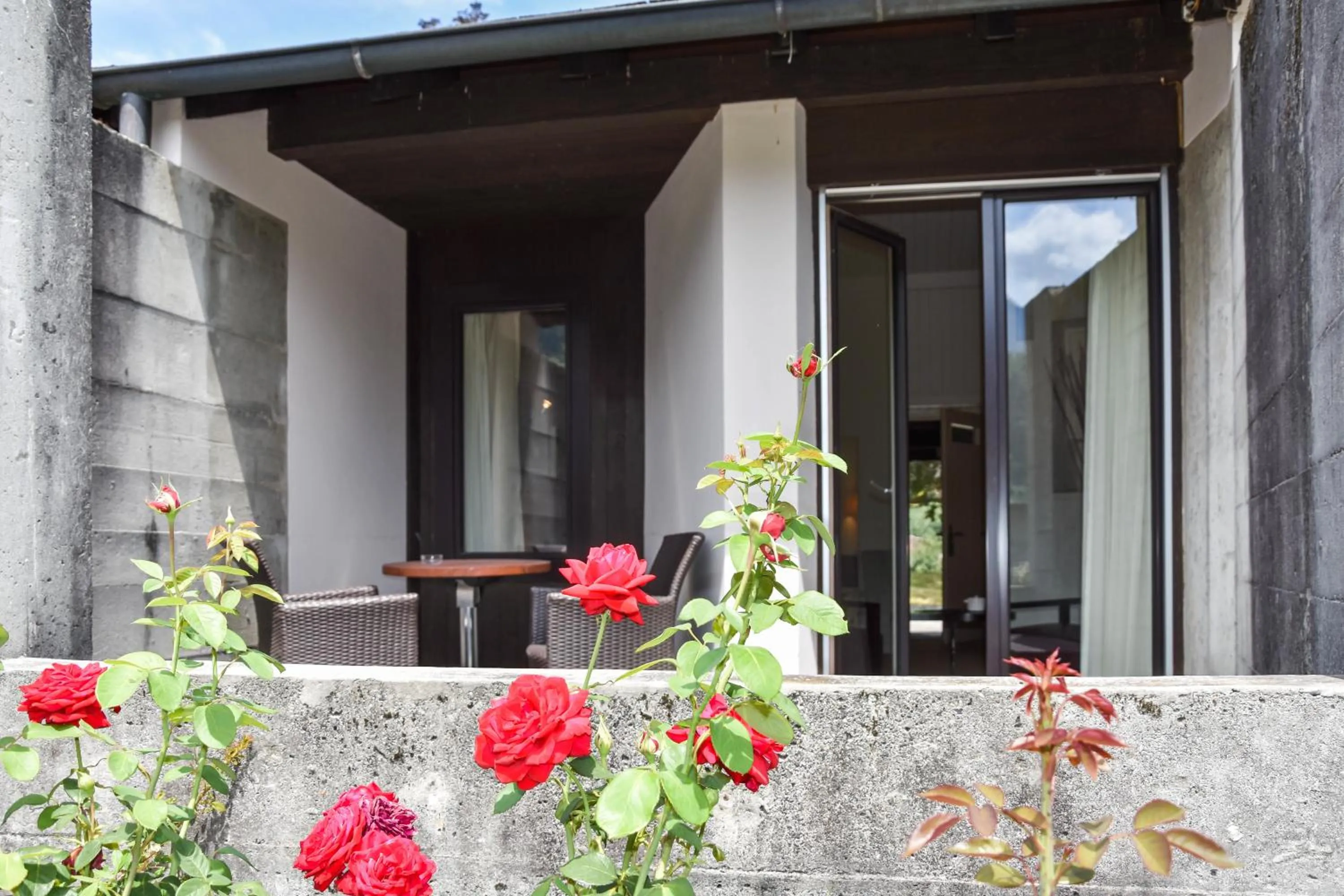 Patio in Hôtel Restaurant Le Saint-Christophe