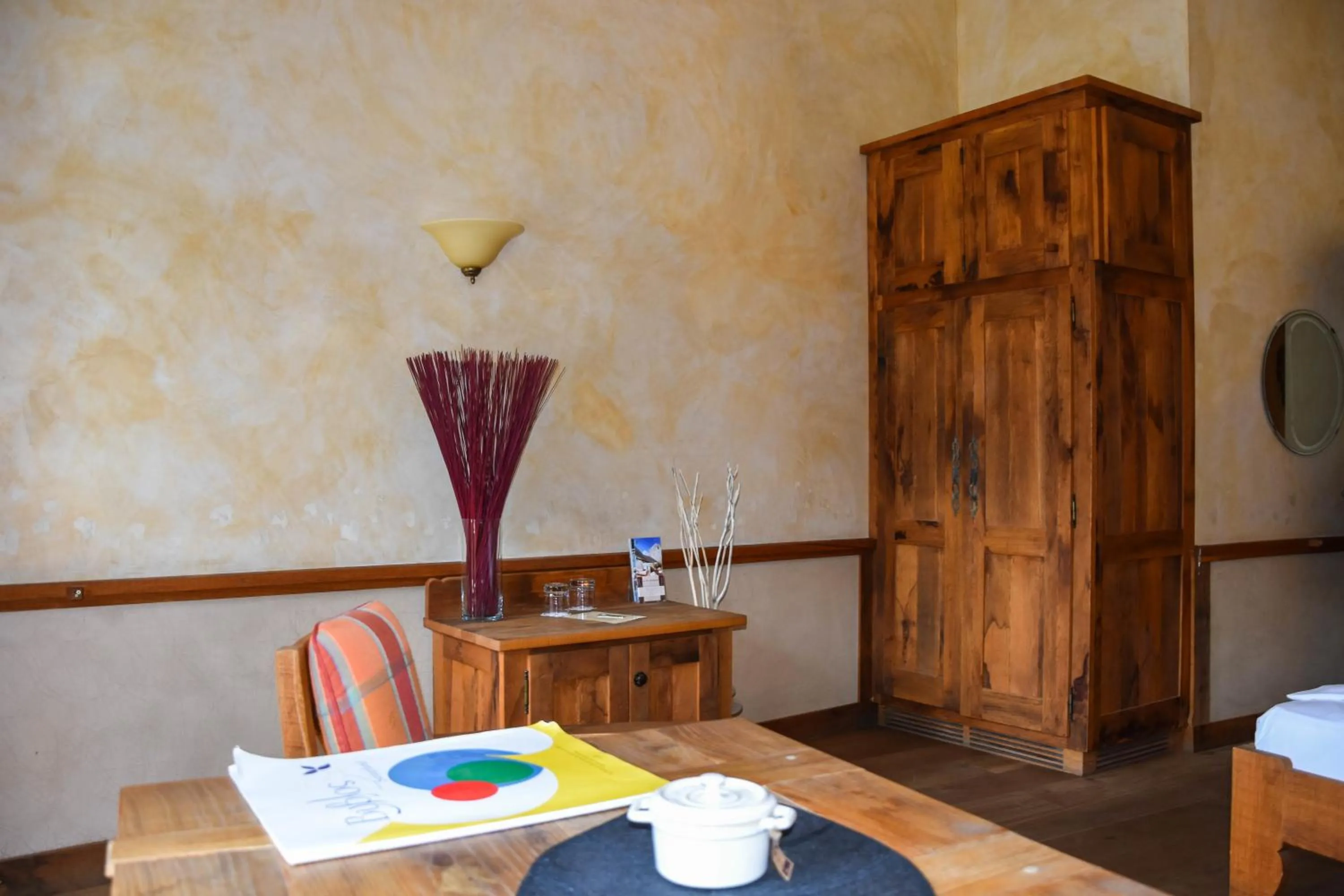 Decorative detail in Hôtel Restaurant Le Saint-Christophe