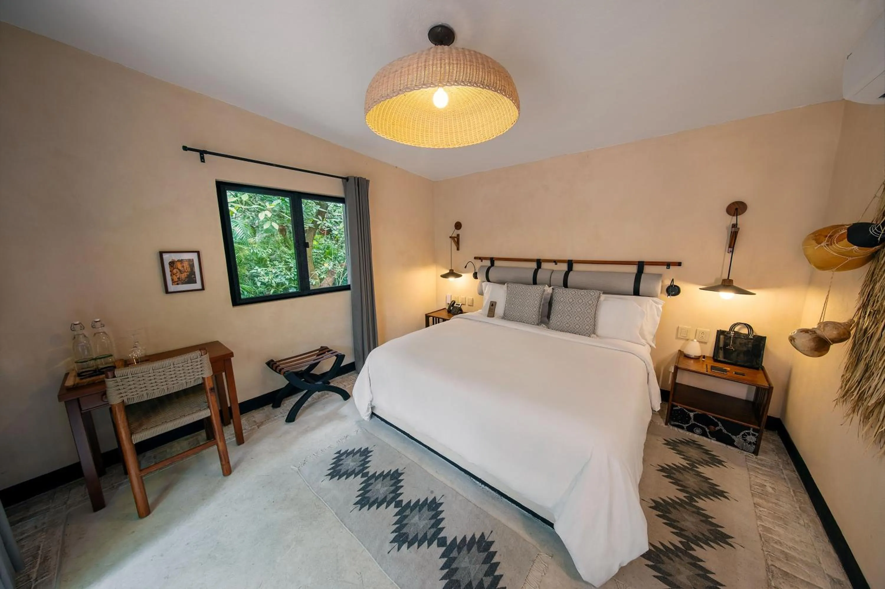 Photo of the whole room, Bed in Amomoxtli