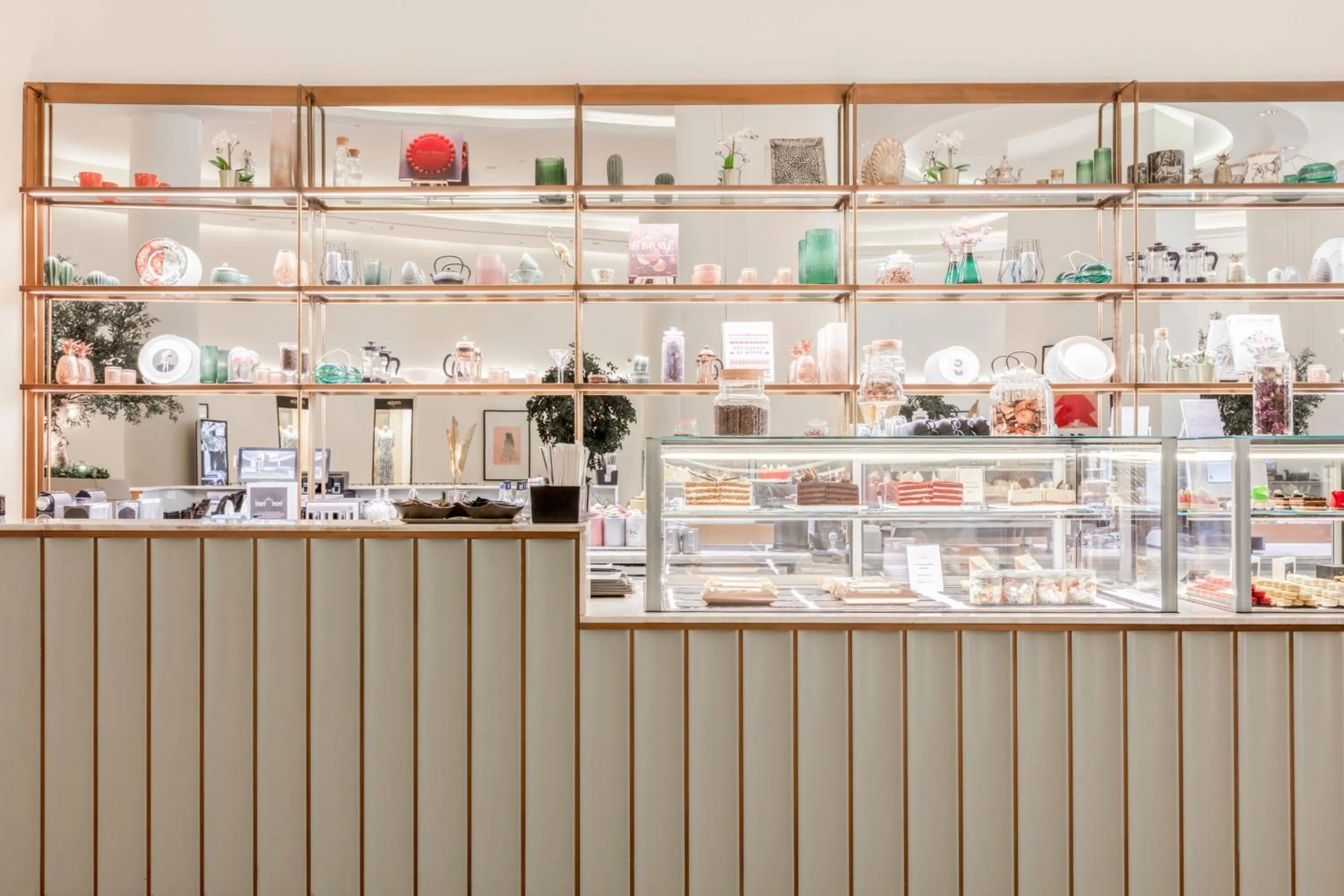 Lounge or bar in JW Marriott Hotel Marina