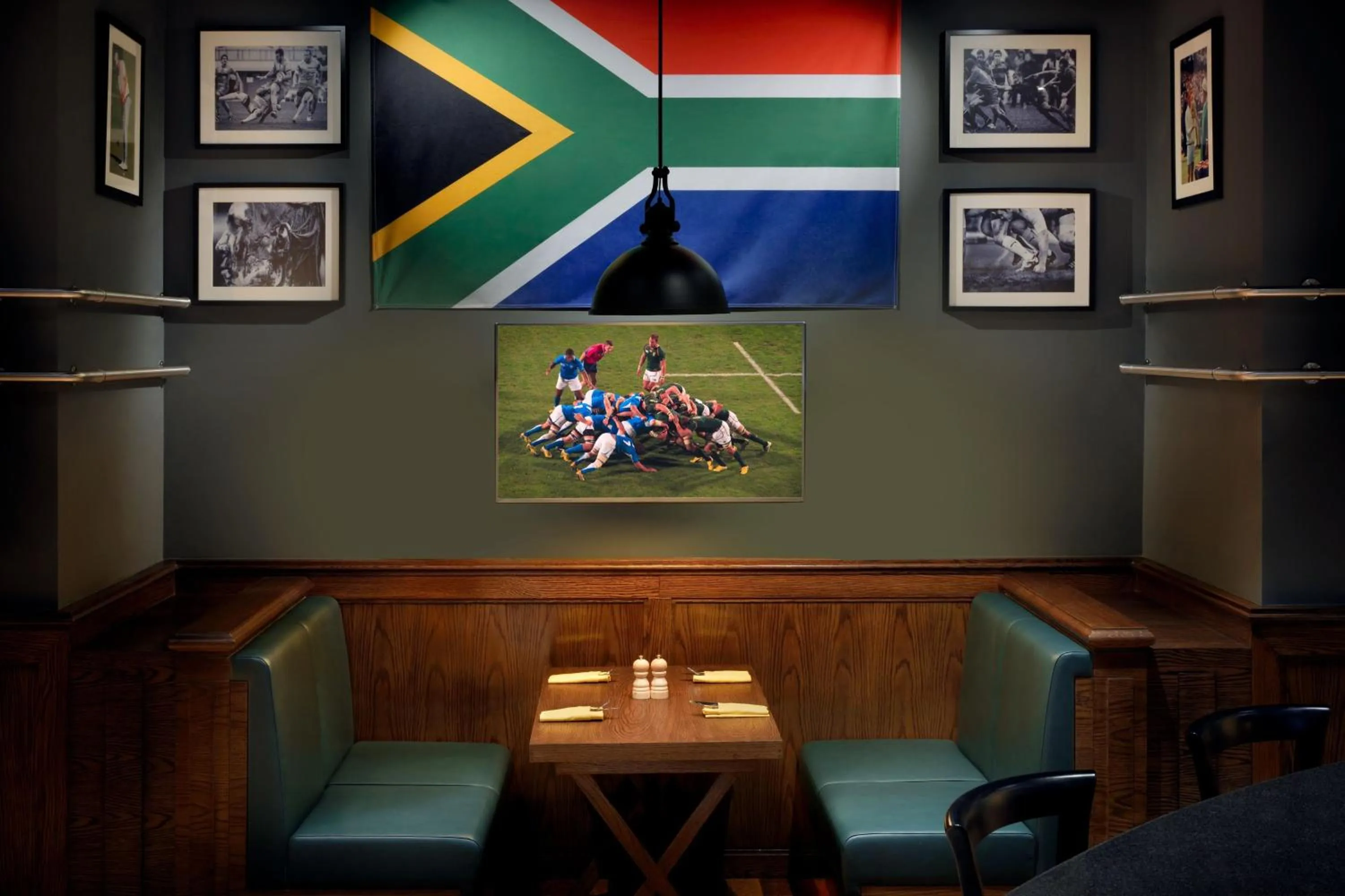 Restaurant/places to eat in JW Marriott Hotel Marina