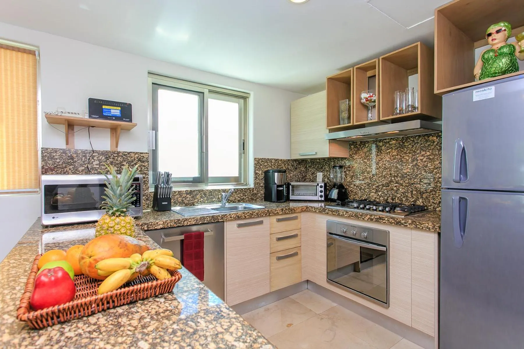 Kitchen or kitchenette in 3-Level Condo with a Private Balcony & Rooftop Lounge