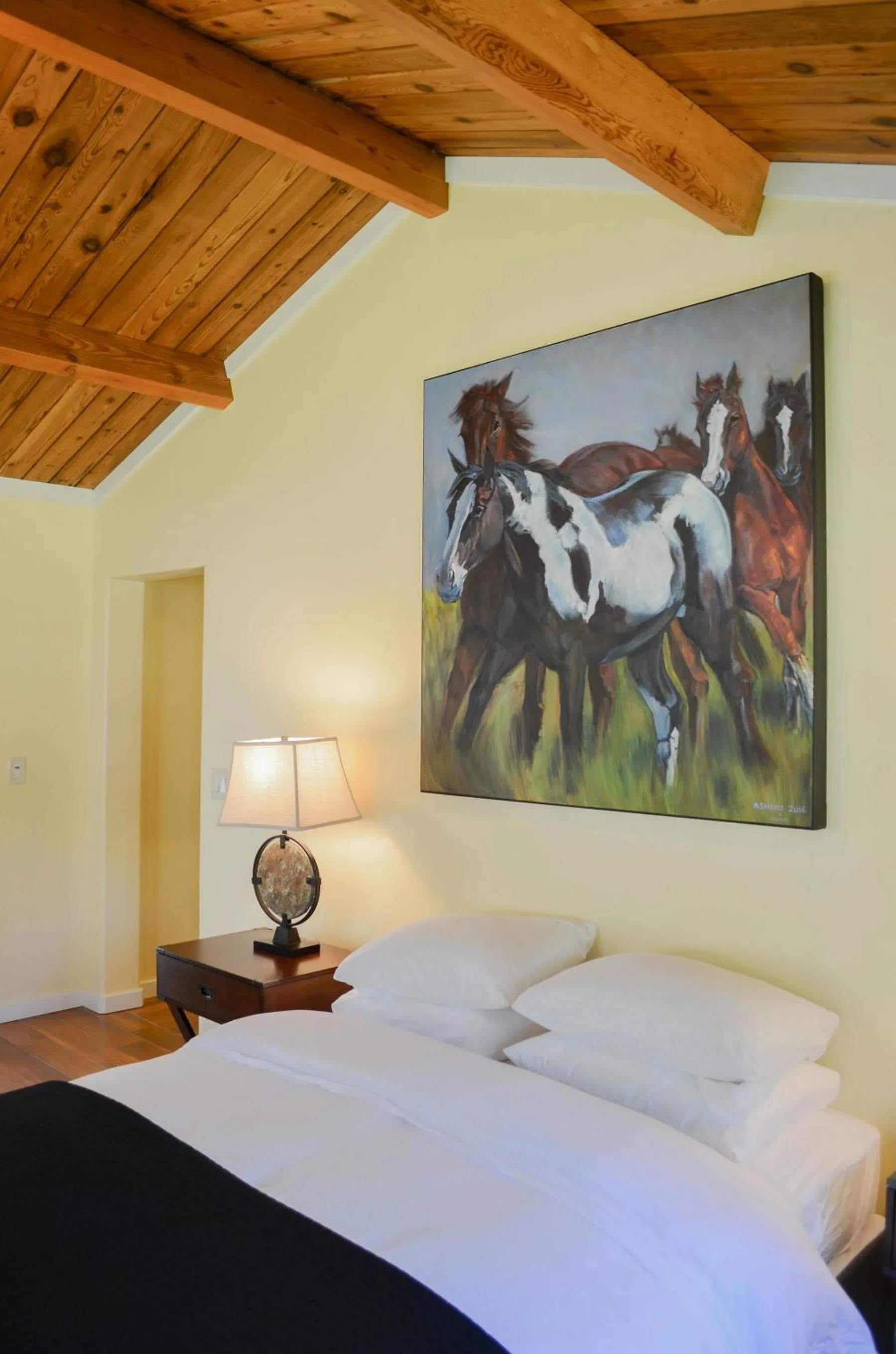 Bed in Indian Creek Inn