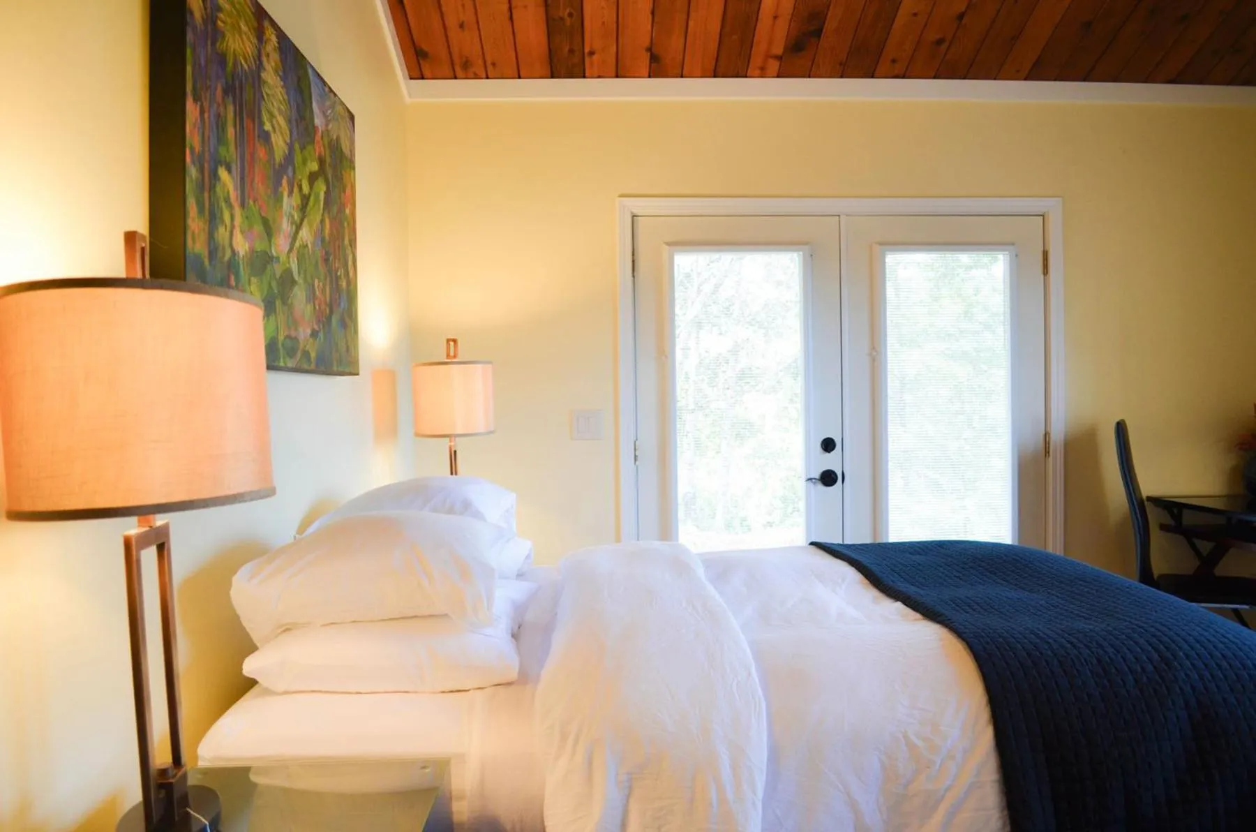 Bed in Indian Creek Inn