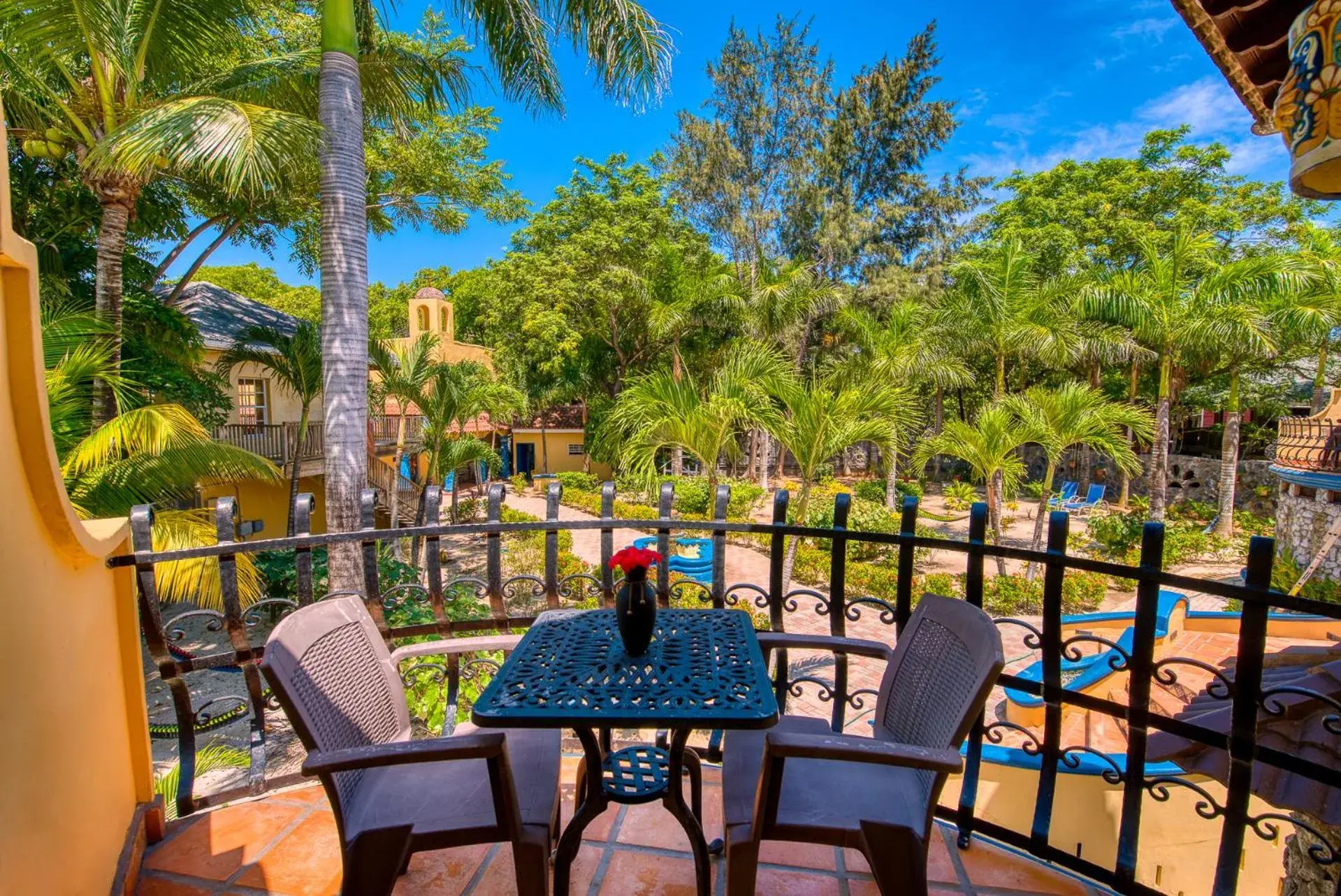 Queen Suite in Caribe Tesoro Queen Suite in Caribe Tesoro