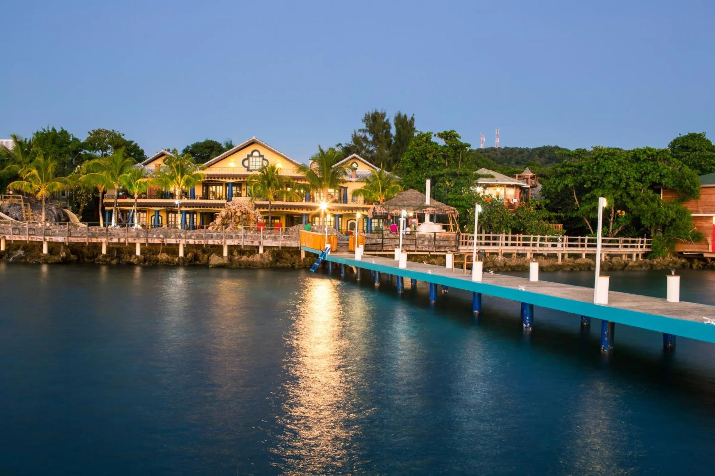 Property building in Caribe Tesoro