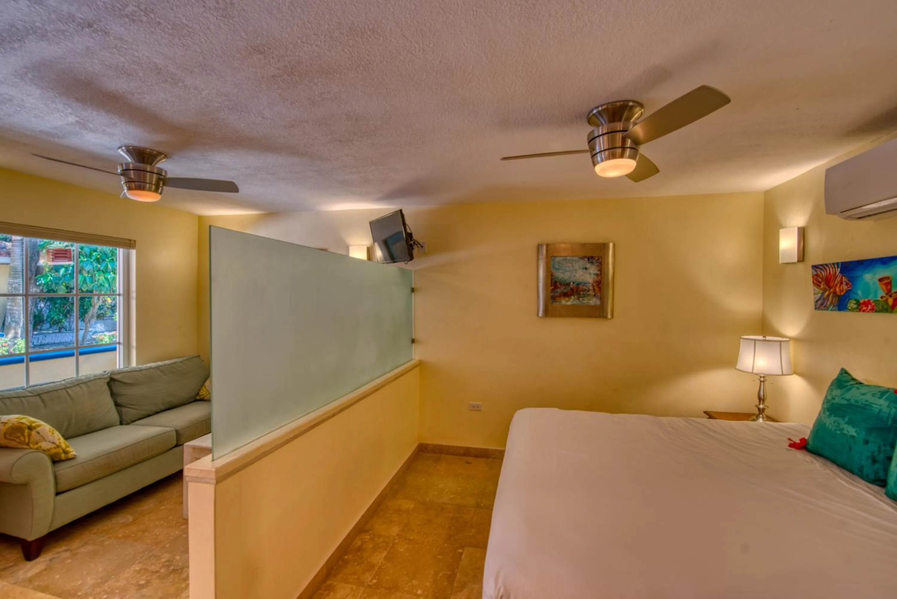 Photo of the whole room, Bed in Caribe Tesoro