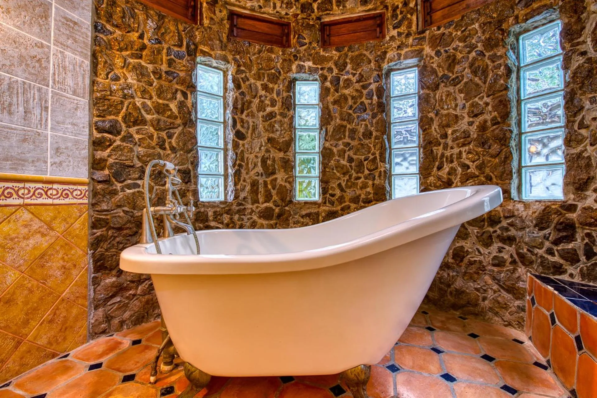 Deluxe Double Room with Balcony and Sea View in Caribe Tesoro