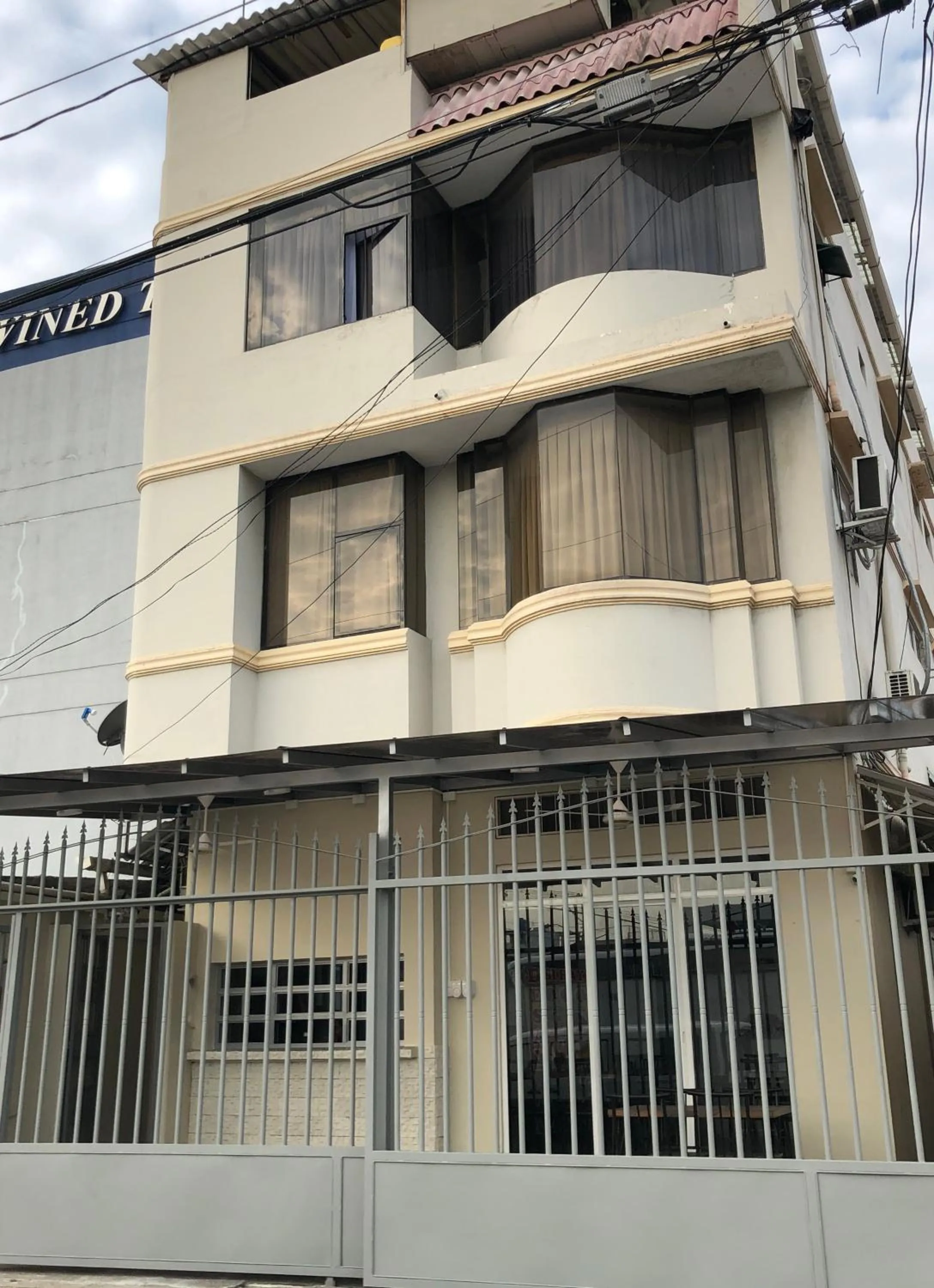 Property building in Hostal Posada Del Sol