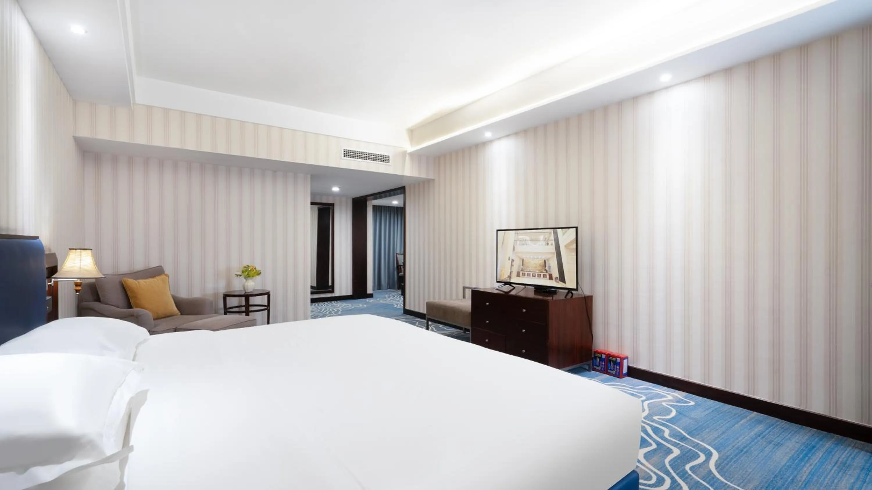 Bed in Shunde Grand View Hotel