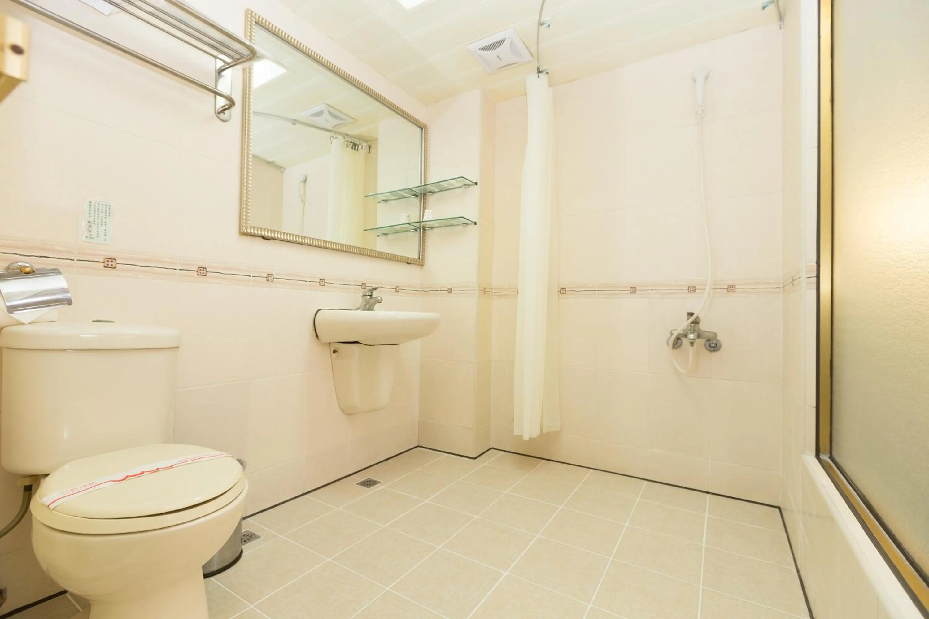 Bathroom in Spring Art Hotel