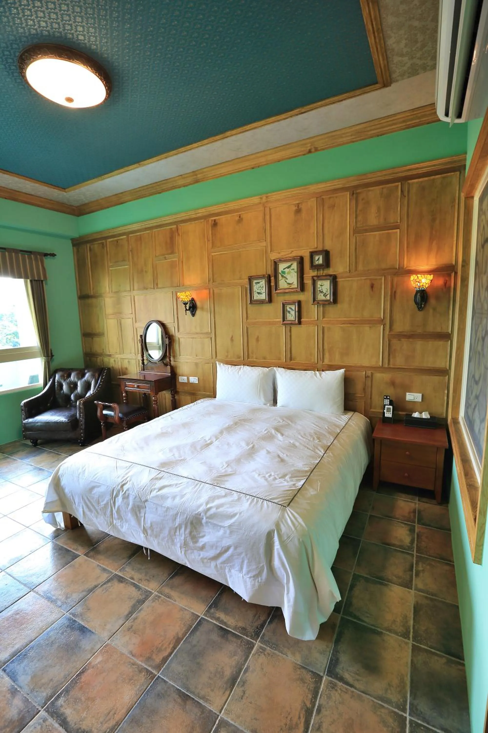 bunk bed, Bed in Green Resort