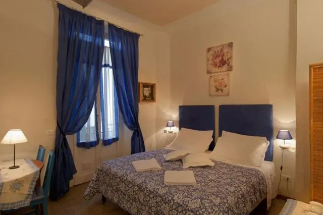 Photo of the whole room, Bed in Bed & Bed Peterson