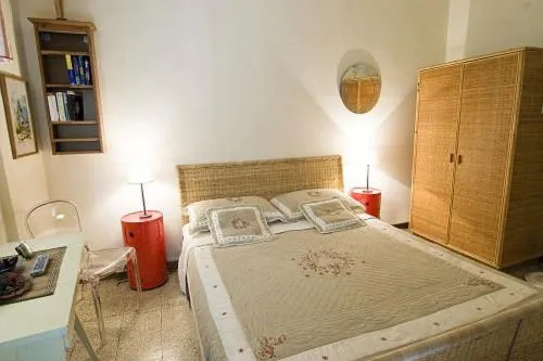 Photo of the whole room, Bed in Bed & Bed Peterson