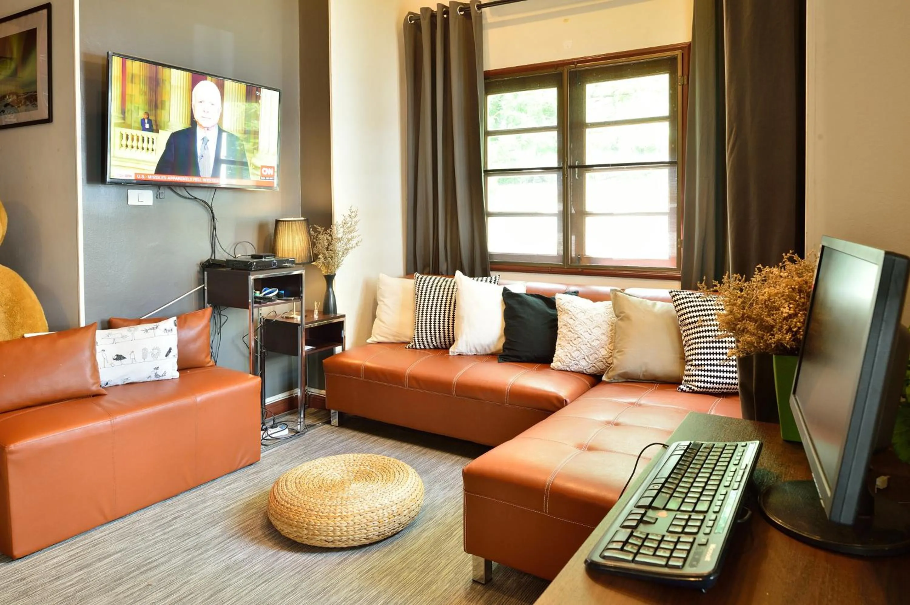 Communal lounge/ TV room in Lost and Found Hideaway