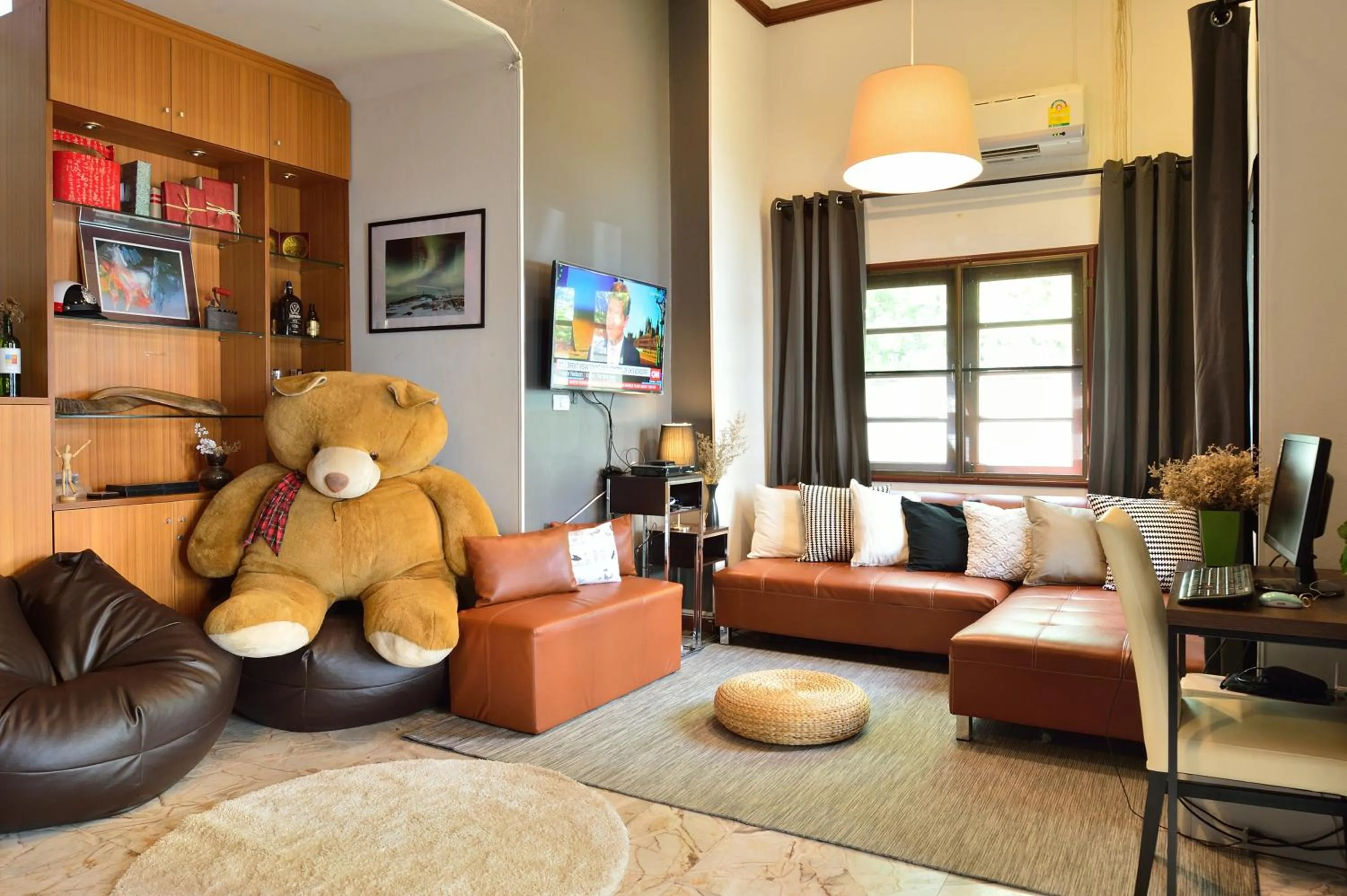 Communal lounge/ TV room in Lost and Found Hideaway