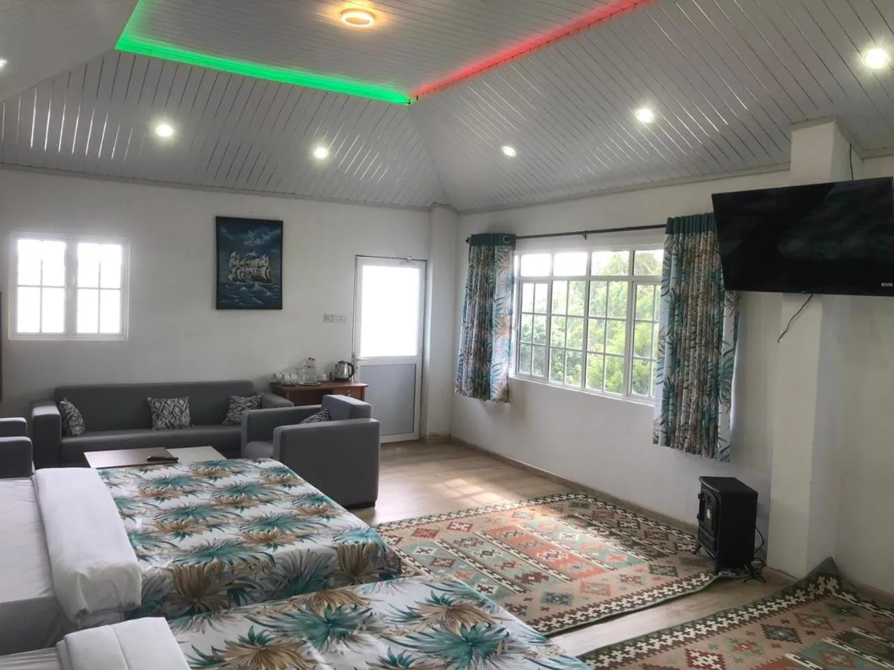 Photo of the whole room, Bed in Panorama Green View Hotel Nuwara Eliya