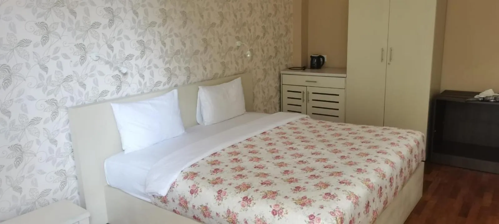 Photo of the whole room, Bed in Panorama Green View Hotel Nuwara Eliya