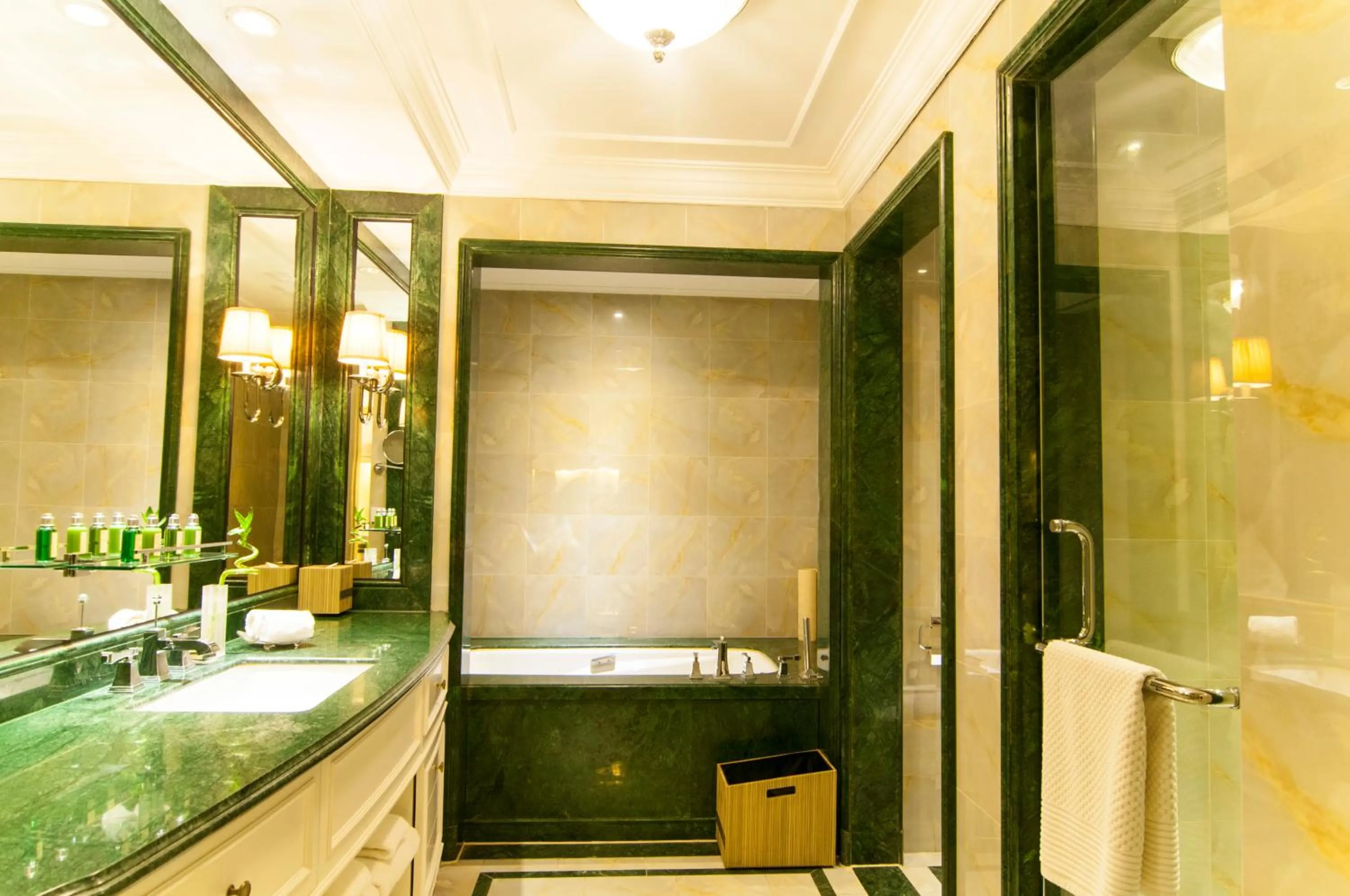 Bathroom in Royal Grace Hotel Optics Valley Wuhan