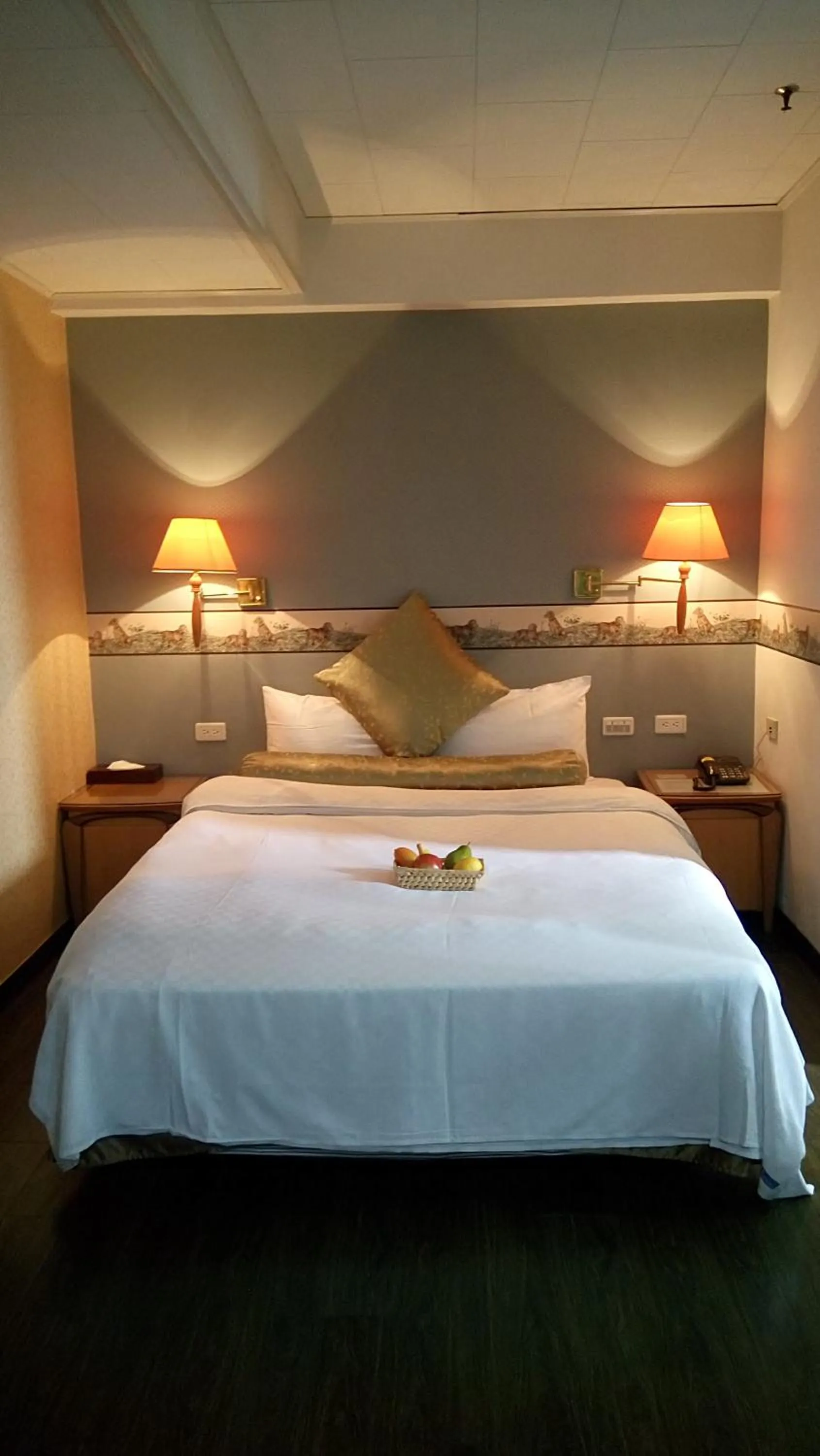 Decorative detail, Bed in Berkeley Business Hotel Zhongzheng