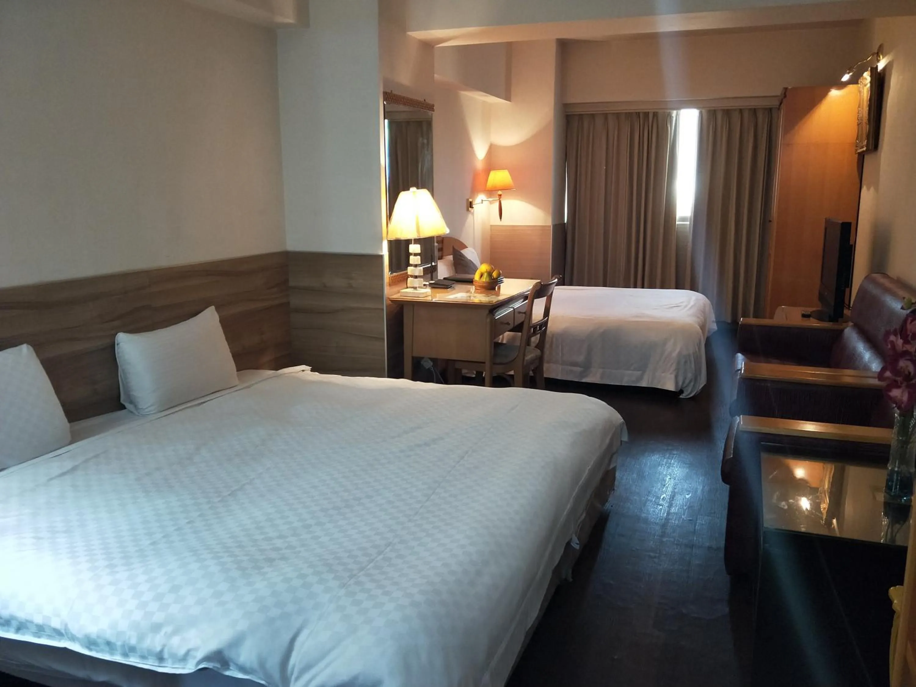 Decorative detail, Bed in Berkeley Business Hotel Zhongzheng