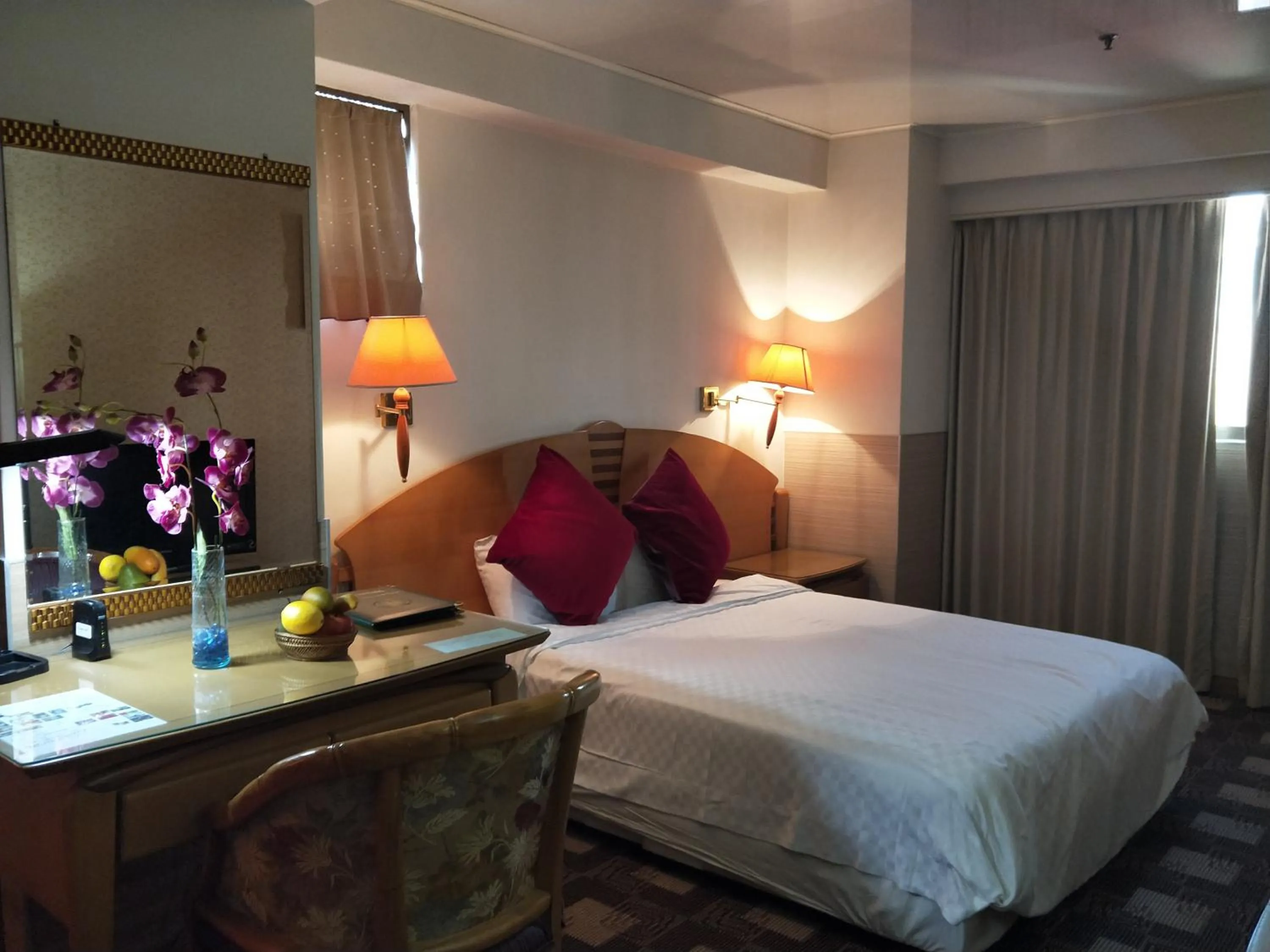 City view, Bed in Berkeley Business Hotel Zhongzheng