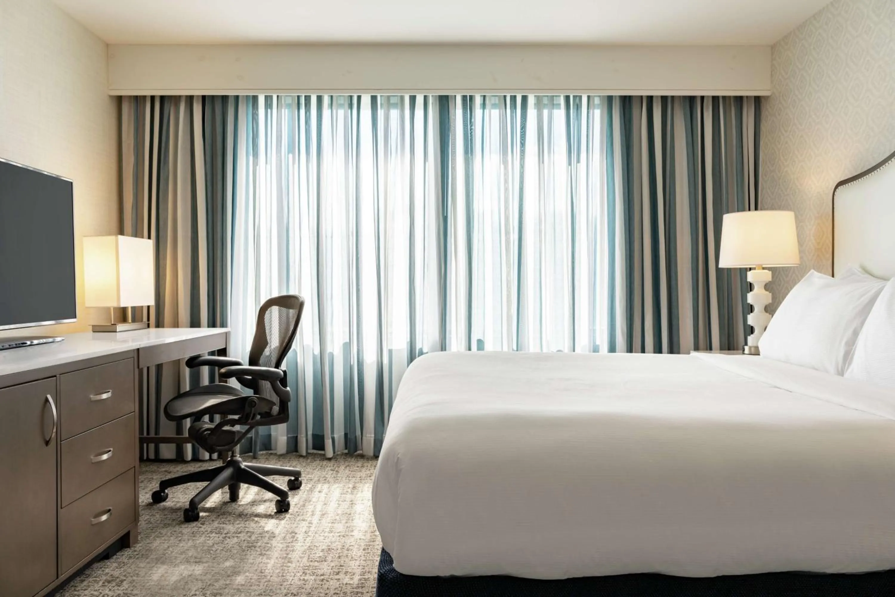 Bedroom, Bed in Embassy Suites by Hilton Philadelphia Valley Forge