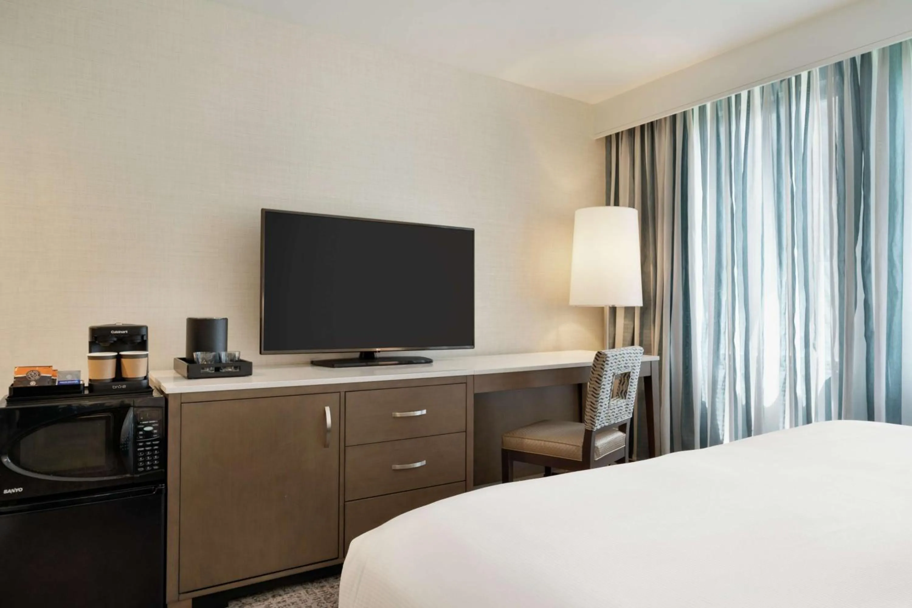 Bedroom, Bed in Embassy Suites by Hilton Philadelphia Valley Forge