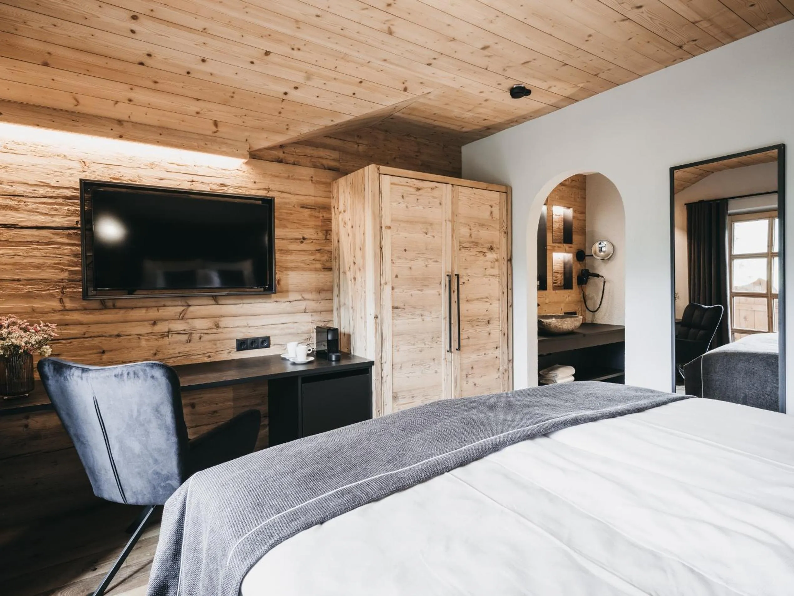 Photo of the whole room, Bed in VAYA Zell am See