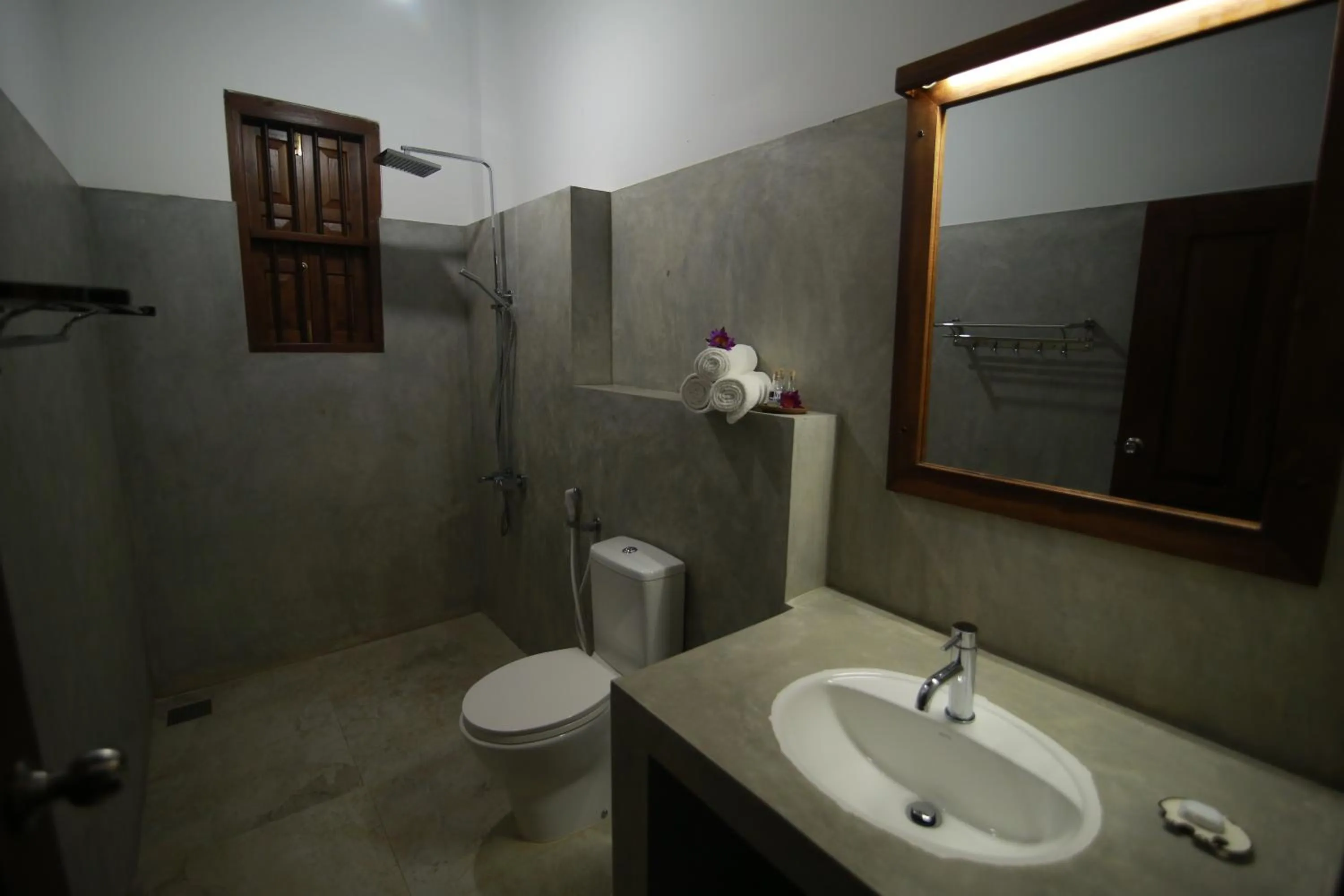 Shower in Eliyanth Udawalawe