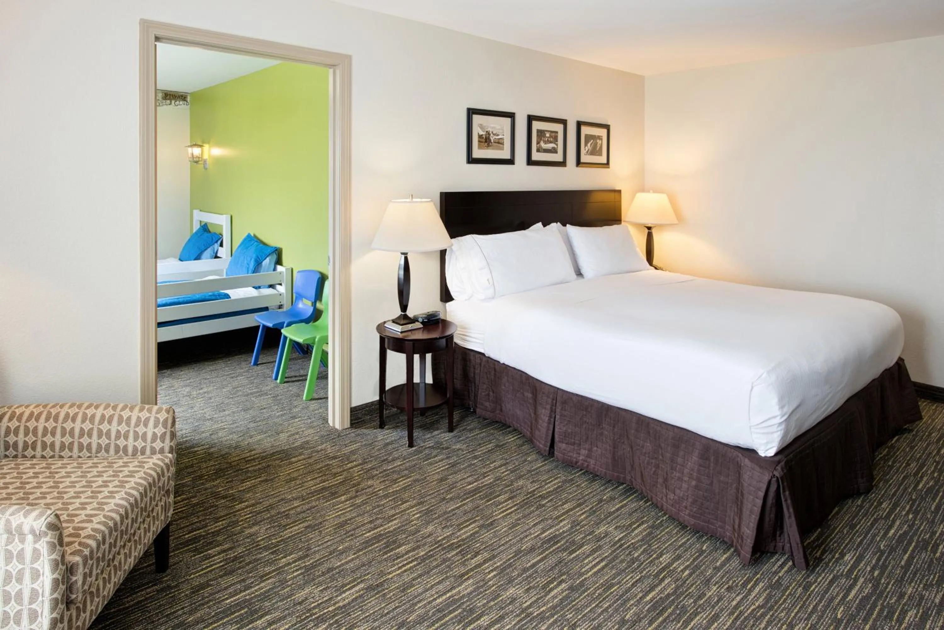 Photo of the whole room, Bed in Holiday Inn Express & Suites East Wichita I-35 Andover by IHG