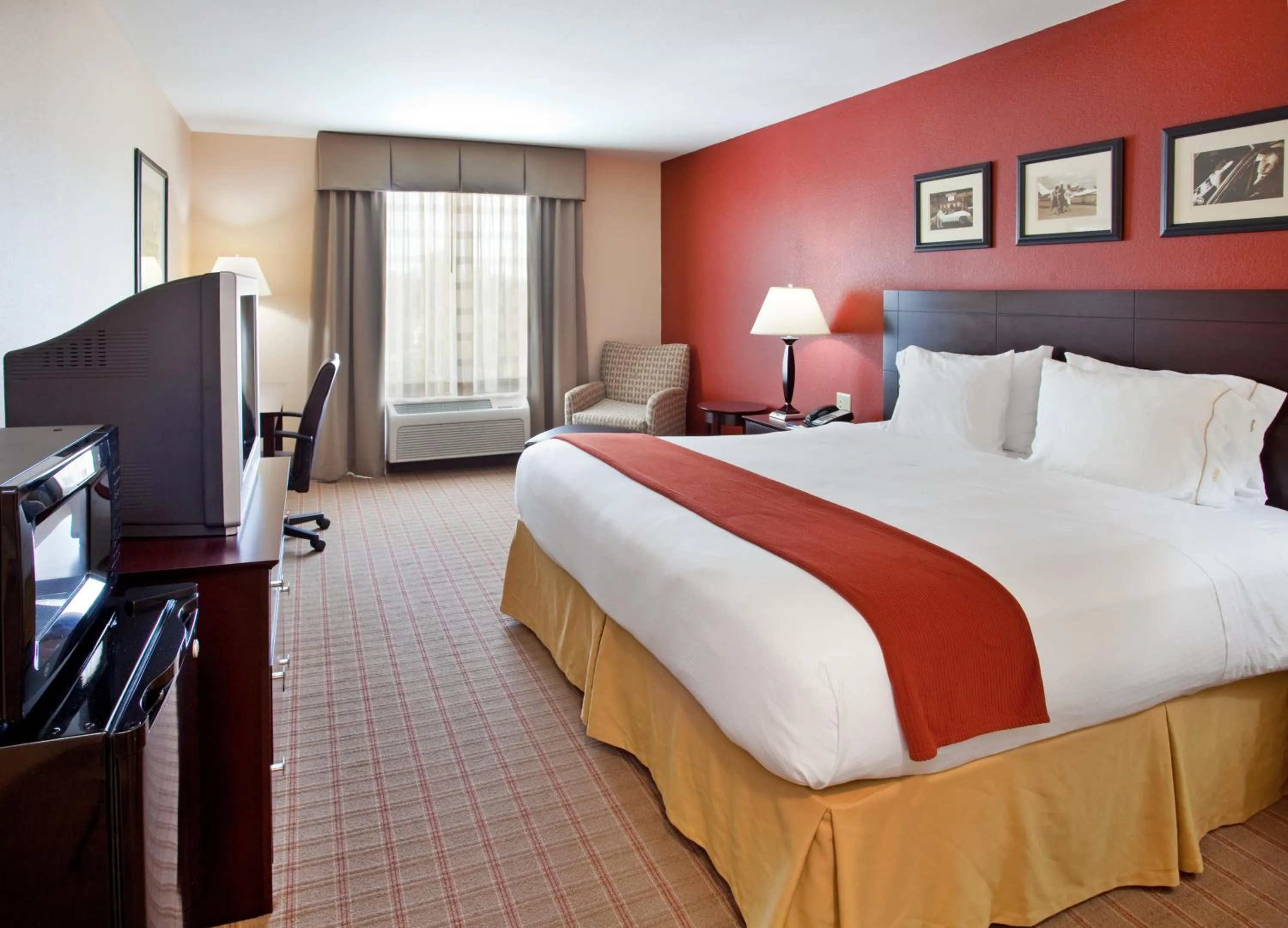 Bed in Holiday Inn Express & Suites East Wichita I-35 Andover by IHG