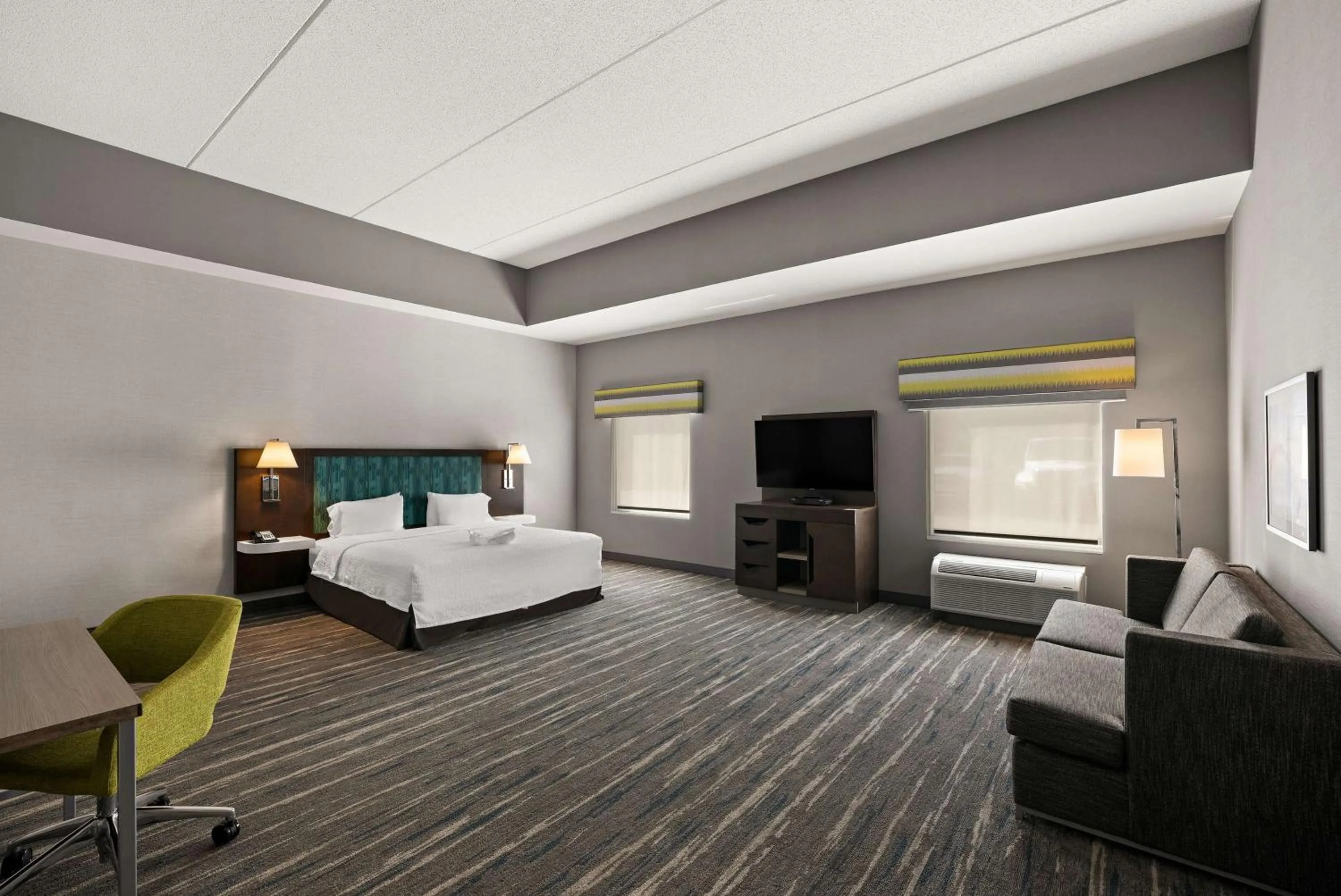 Living room, Bed in Hampton Inn & Suites Poughkeepsie