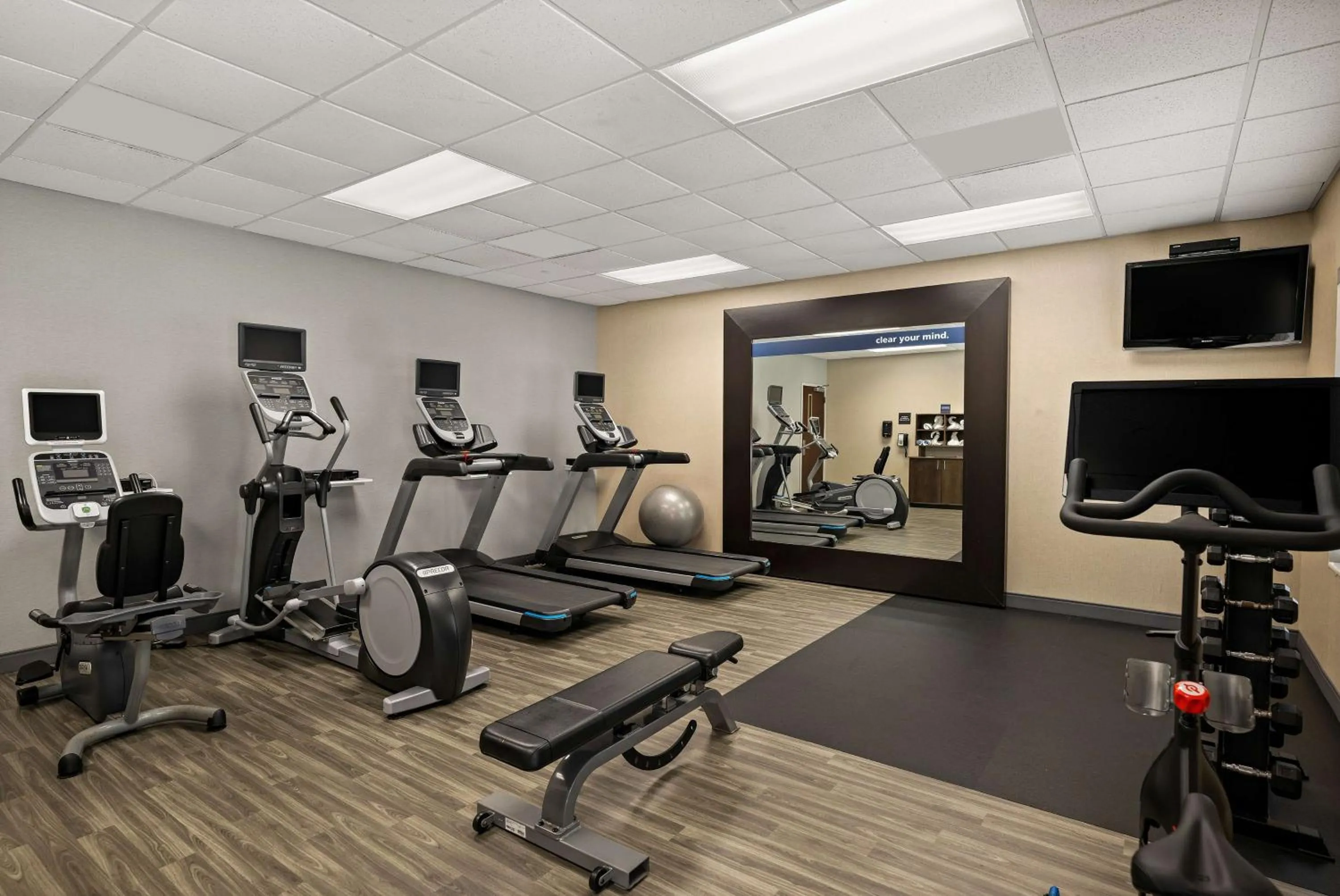Fitness centre/facilities in Hampton Inn & Suites Poughkeepsie