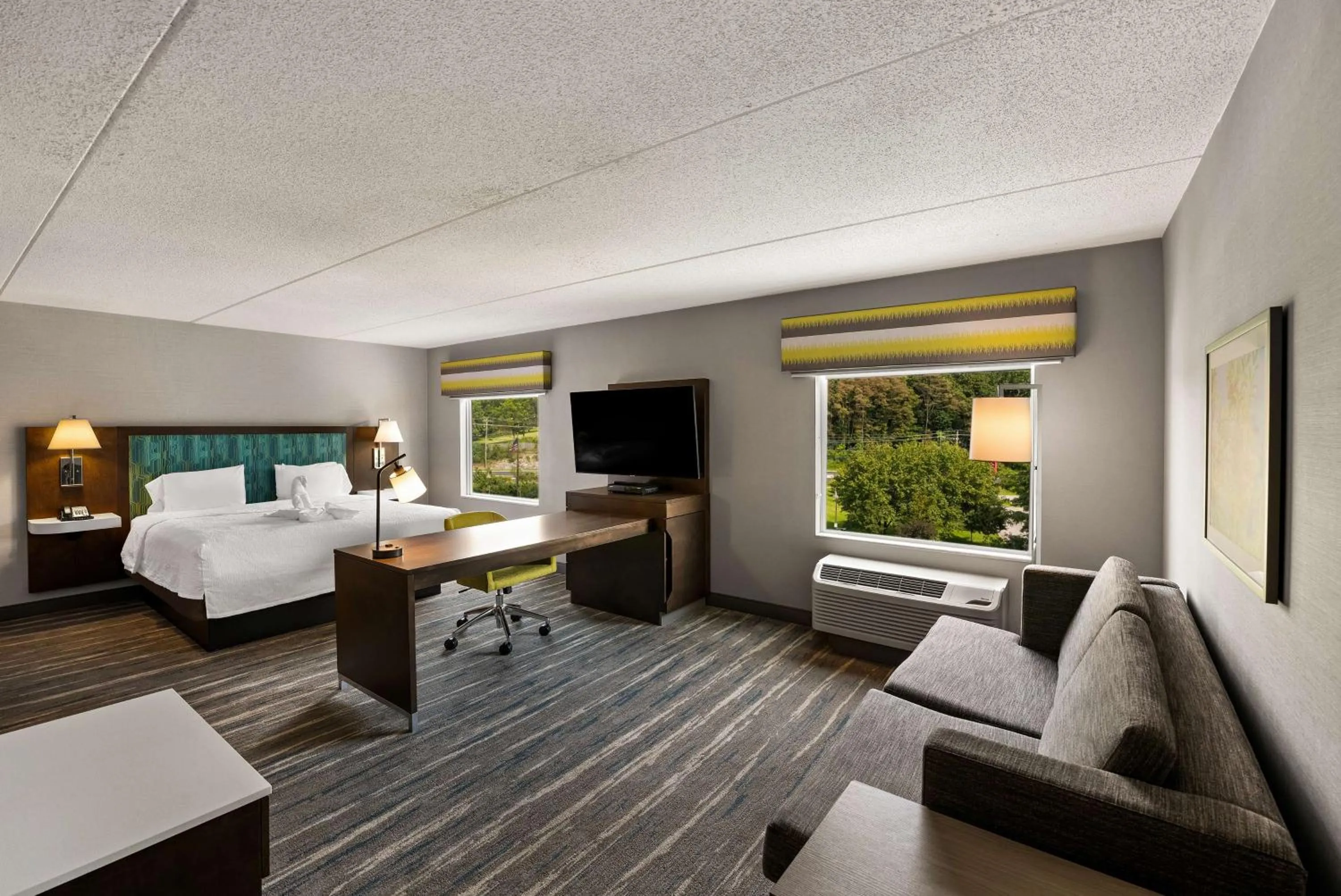 Bedroom, Bed in Hampton Inn & Suites Poughkeepsie