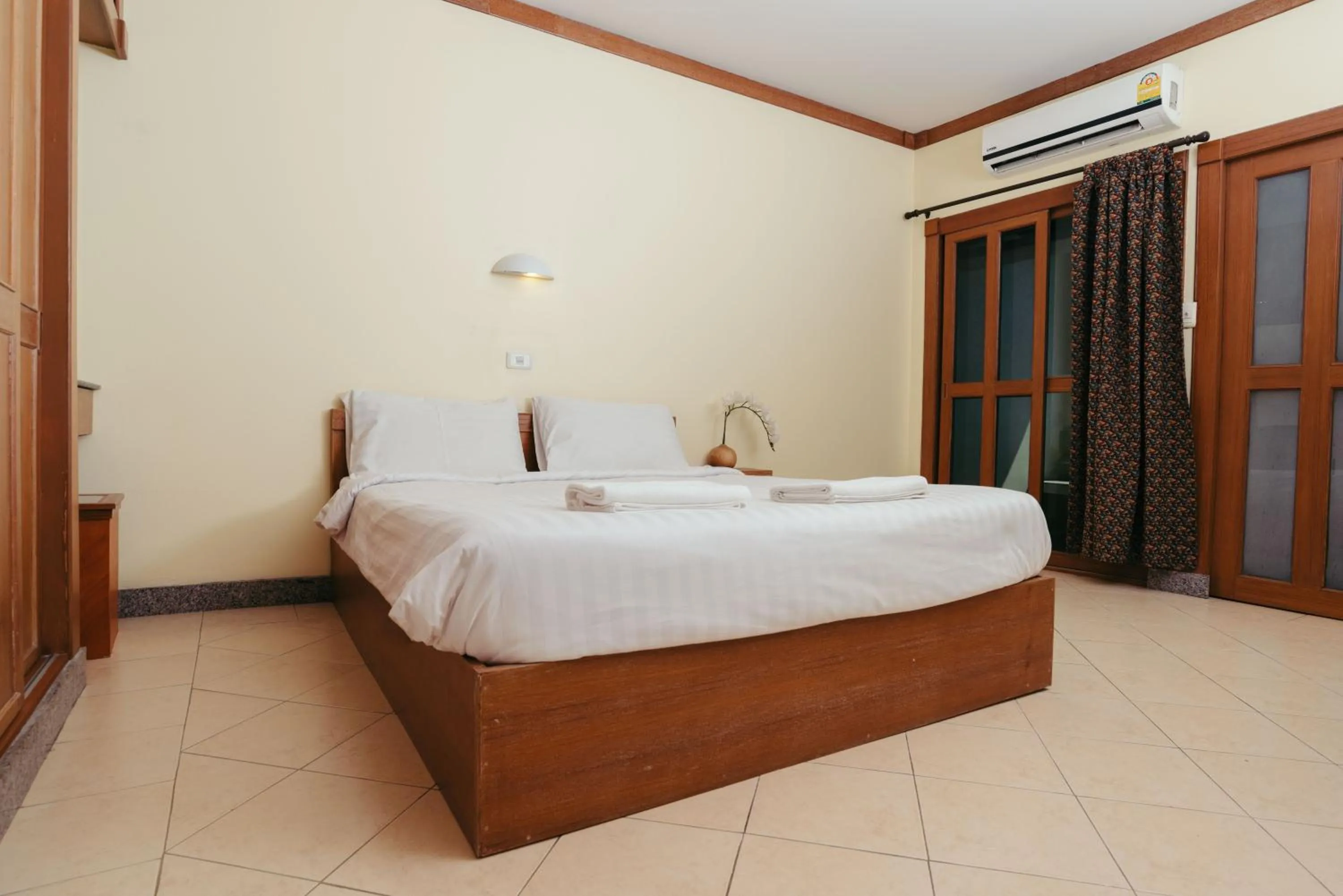 Photo of the whole room in Link Mansion