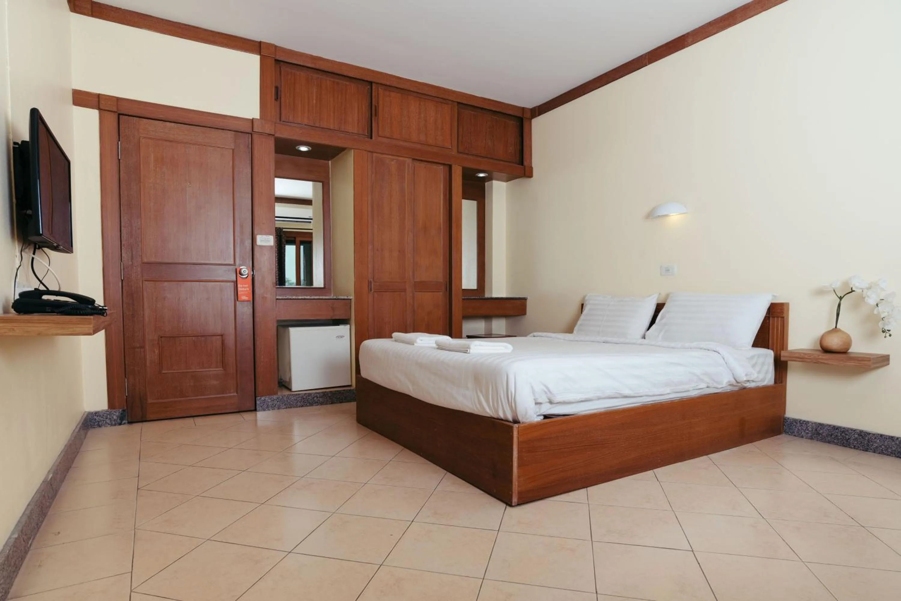 Photo of the whole room in Link Mansion