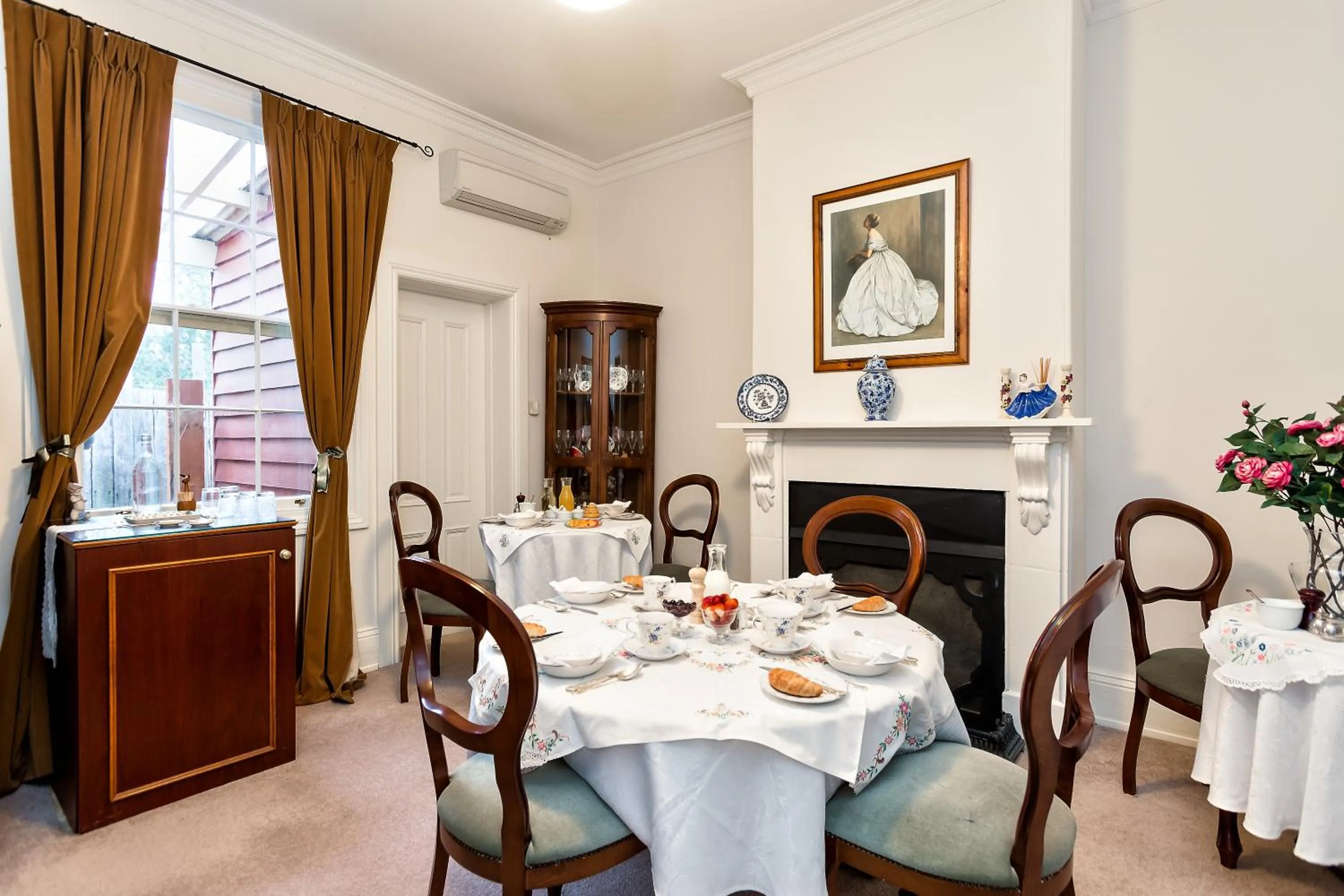 Dining area in The Graces Beechworth