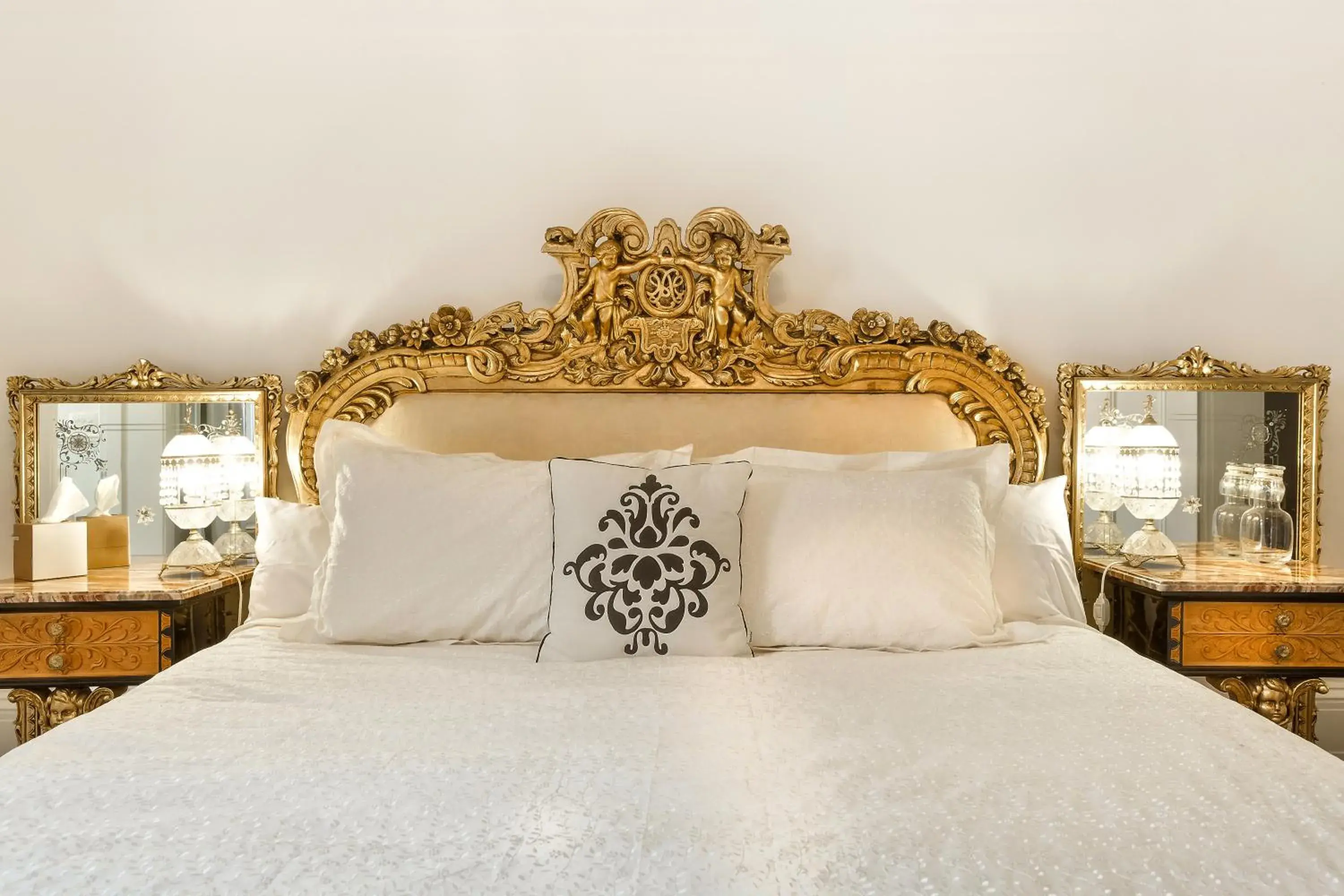 Deluxe Double Room in The Graces Beechworth Deluxe Double Room in The Graces Beechworth