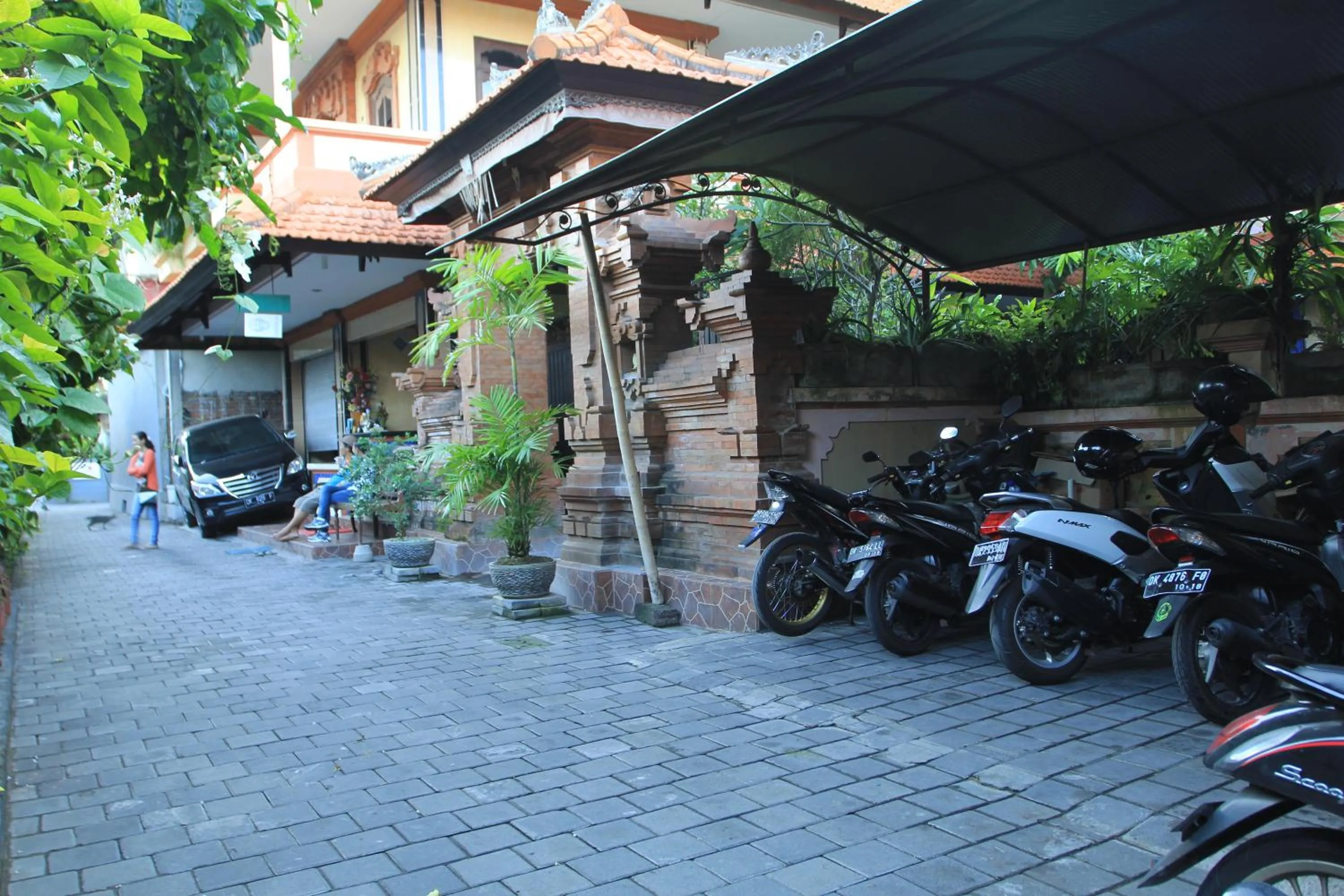 Area and facilities in Losmen Cempaka 3