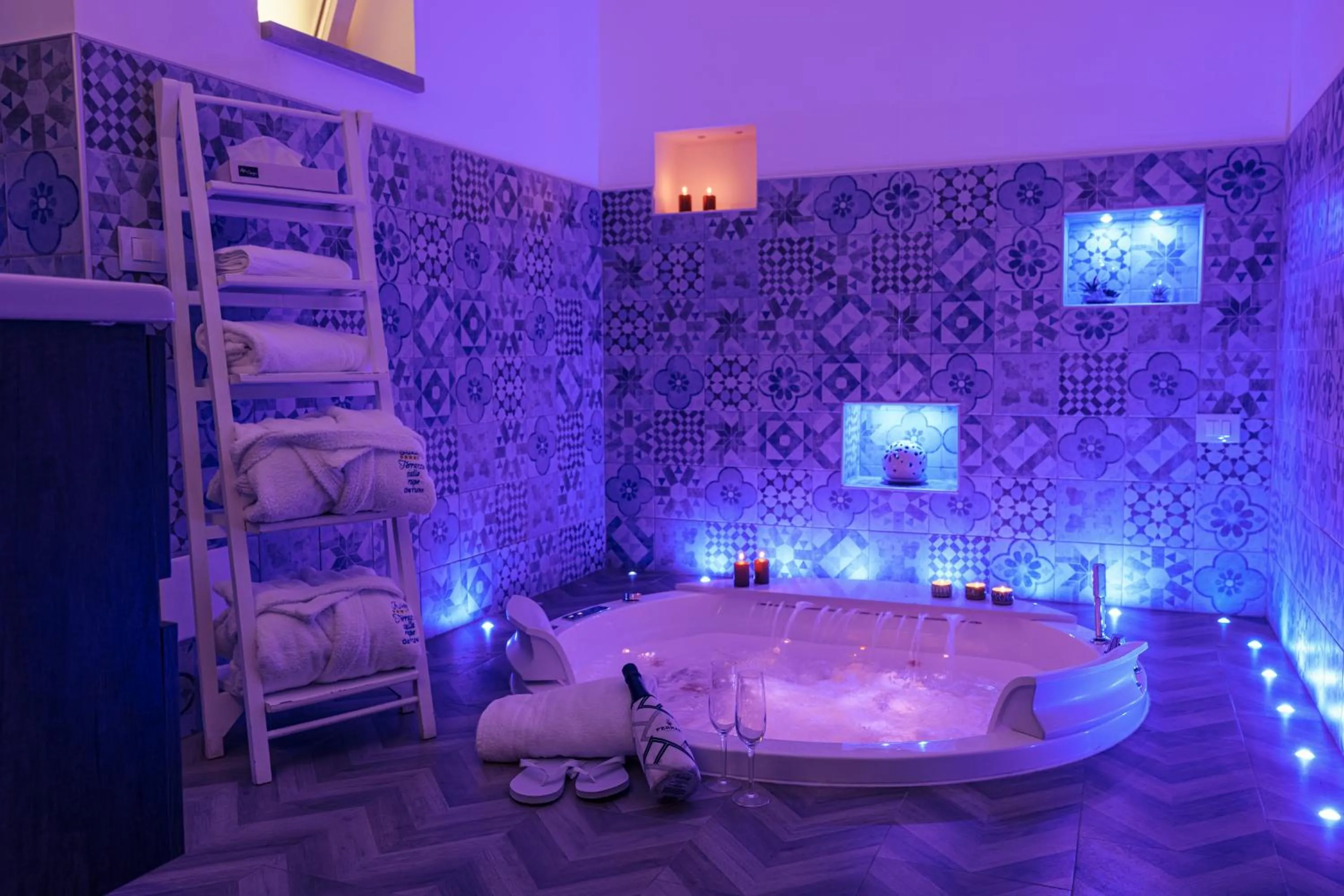 Hot Tub in La Terrazza Sulla Rupe Relais