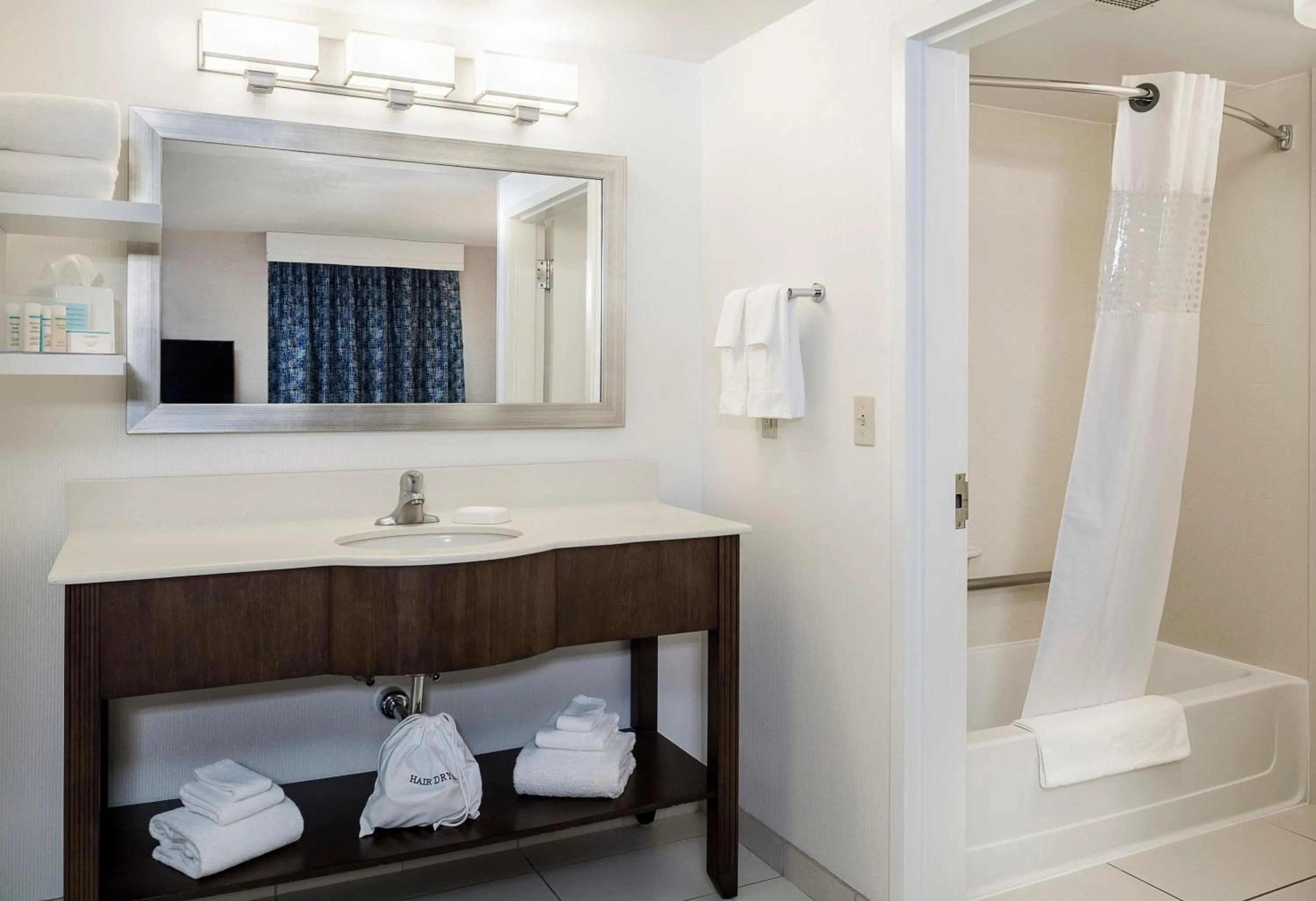 Shower in Hampton Inn & Suites by Hilton Dartmouth - Halifax