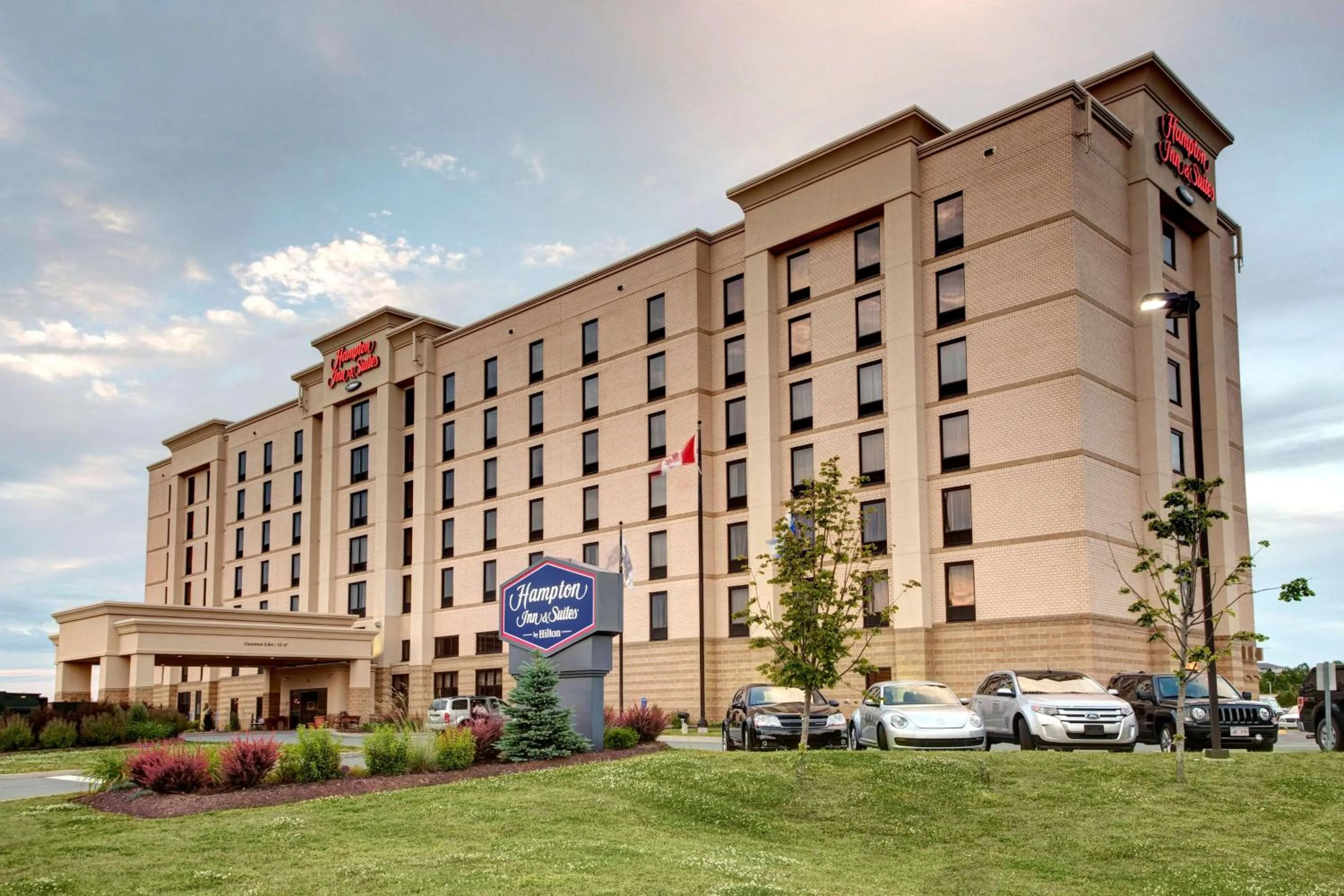 Property building in Hampton Inn & Suites by Hilton Dartmouth - Halifax