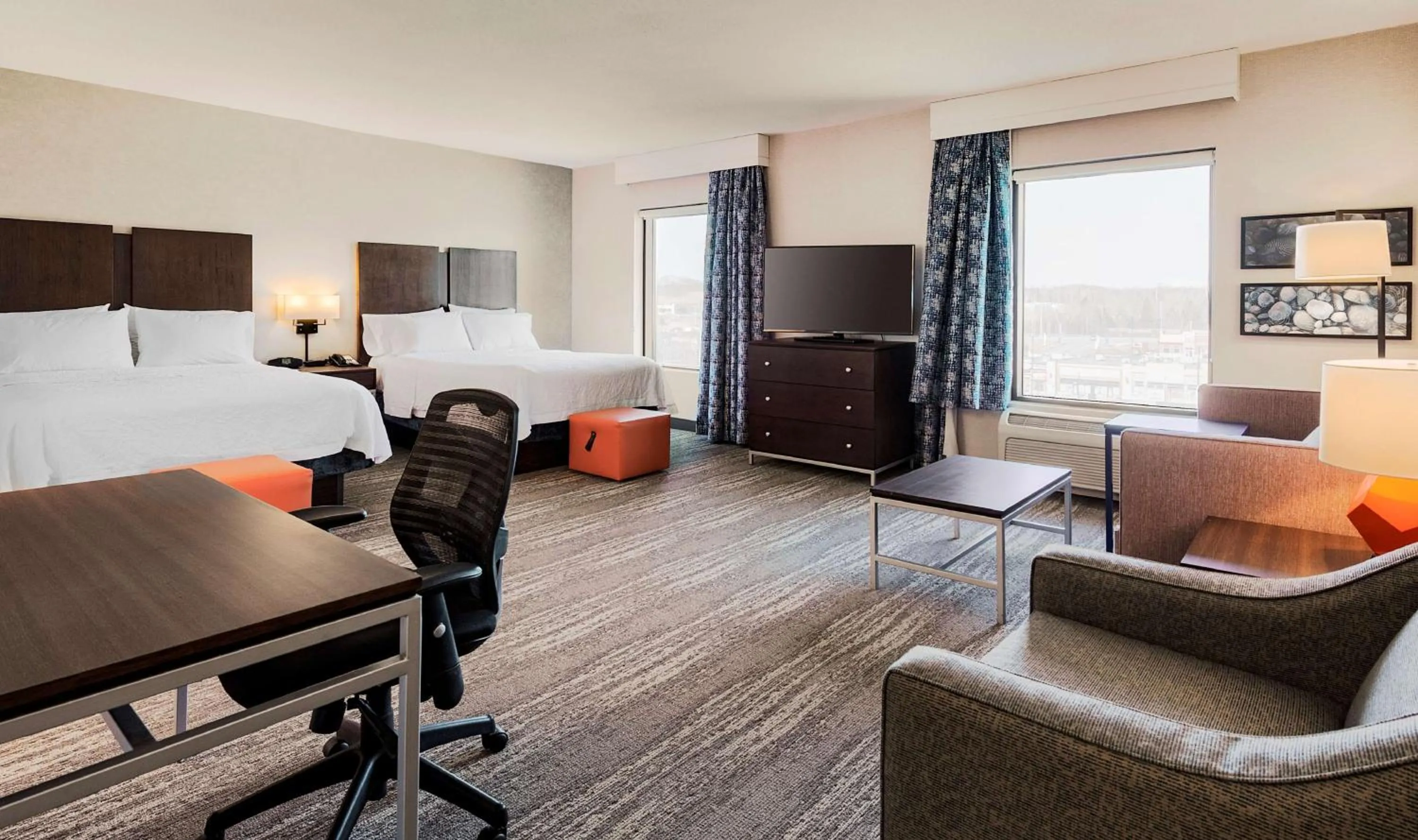 Bed in Hampton Inn & Suites by Hilton Dartmouth - Halifax