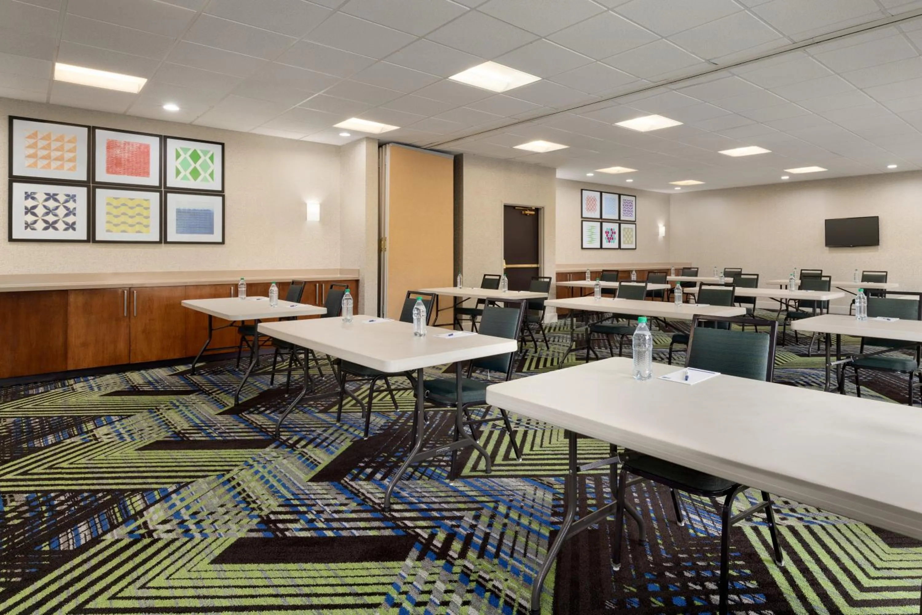 Meeting/conference room in Holiday Inn Express Hotel & Suites Auburn - University Area by IHG
